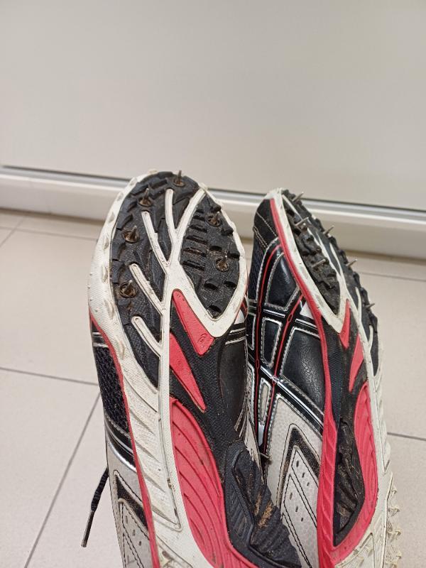 Tussen Particulieren - Veldloopspikes Asics maat 46,5 6/6