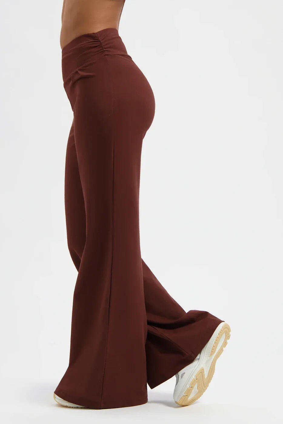 Pantalon de Yoga et Meditation tendance à coupe ample Maeve - Marron 2/5