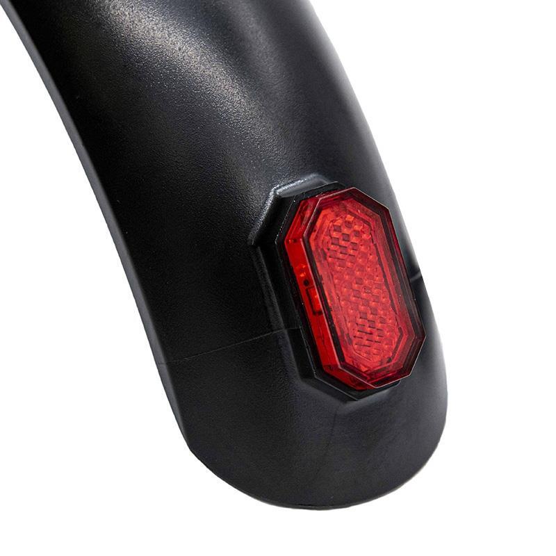 Guardabarros trasero GB5 negro con luz - 4 Tornillos 3/5