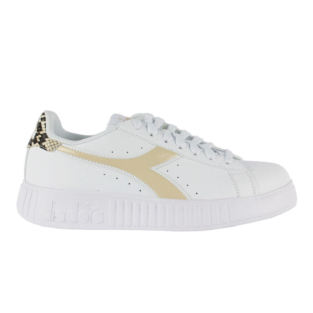 DIADORA picture