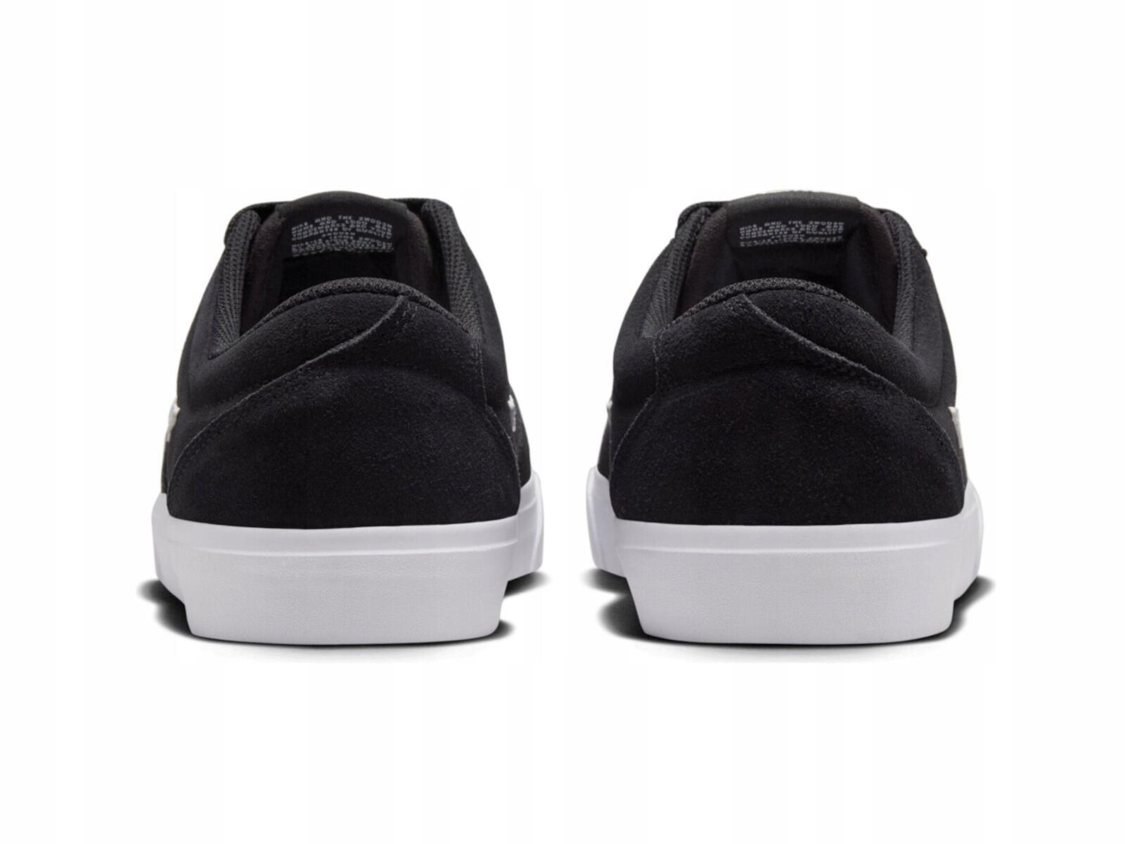 Baskets Nike Sb Charge Suede noir blanc 5/7