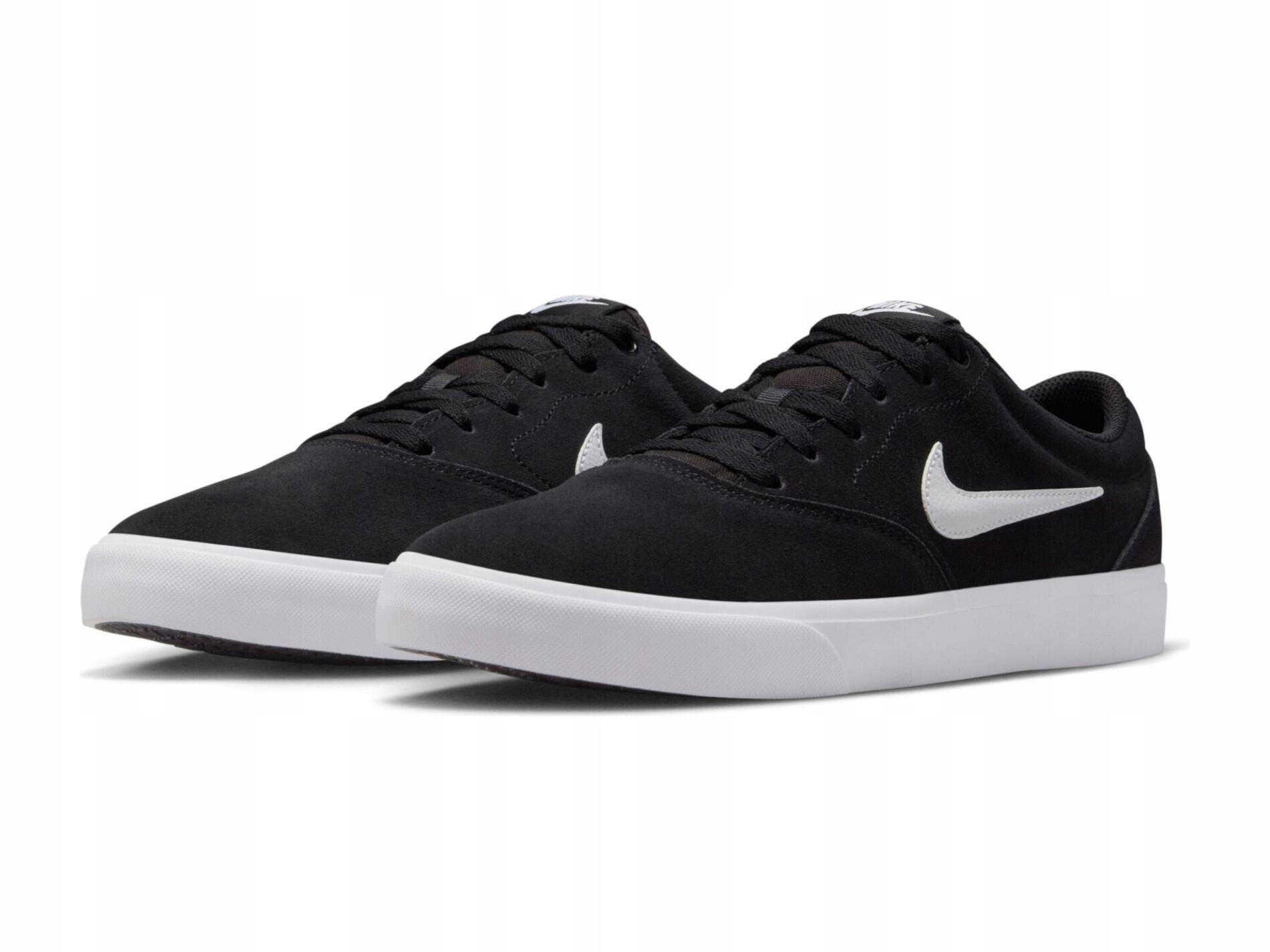 Baskets Nike Sb Charge Suede noir blanc 4/7