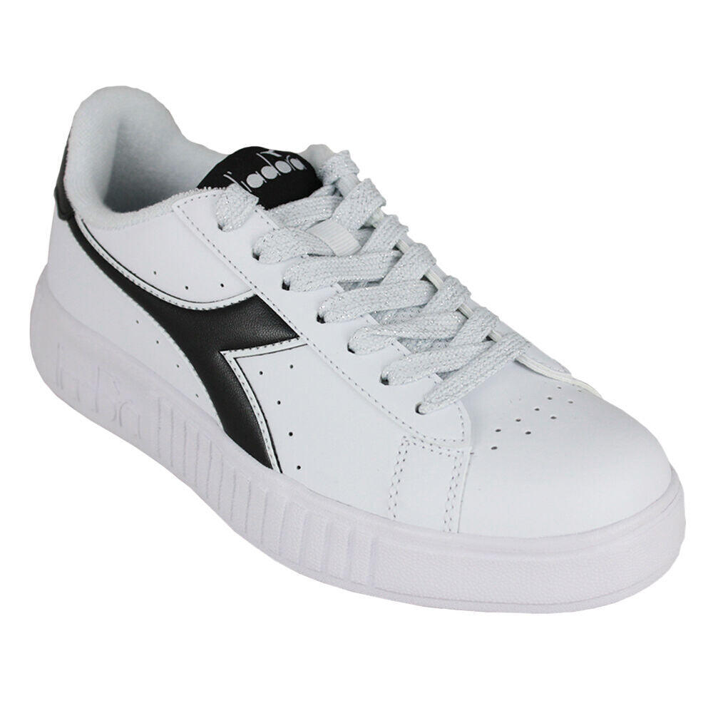 DIADORA picture