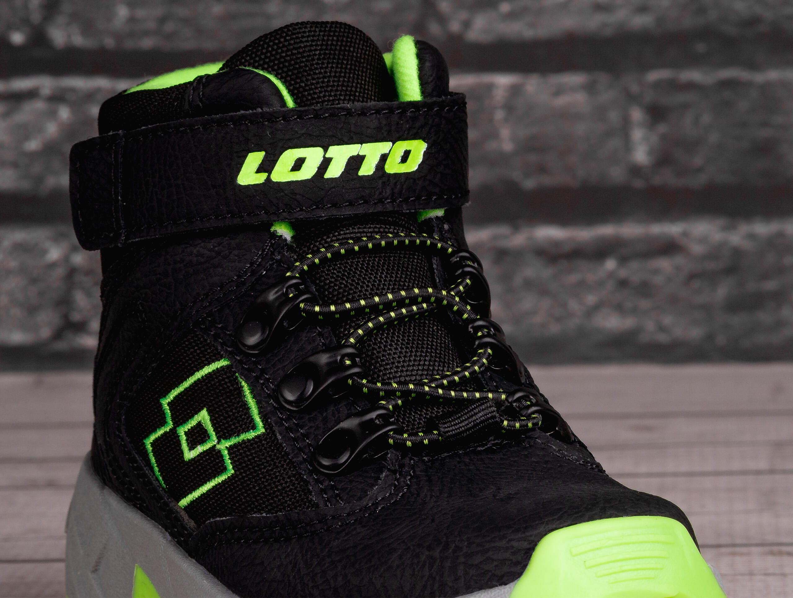 Buty dziecięce zimowe Lotto WOODLARK MID K 6/7