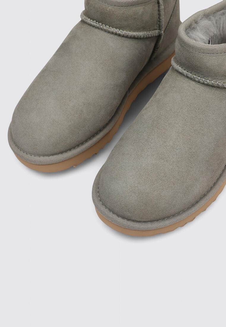 Sandale
Botte esquimau Baskets Femme UGG CLASSIC ULTRA  MINI II Ver 3/7