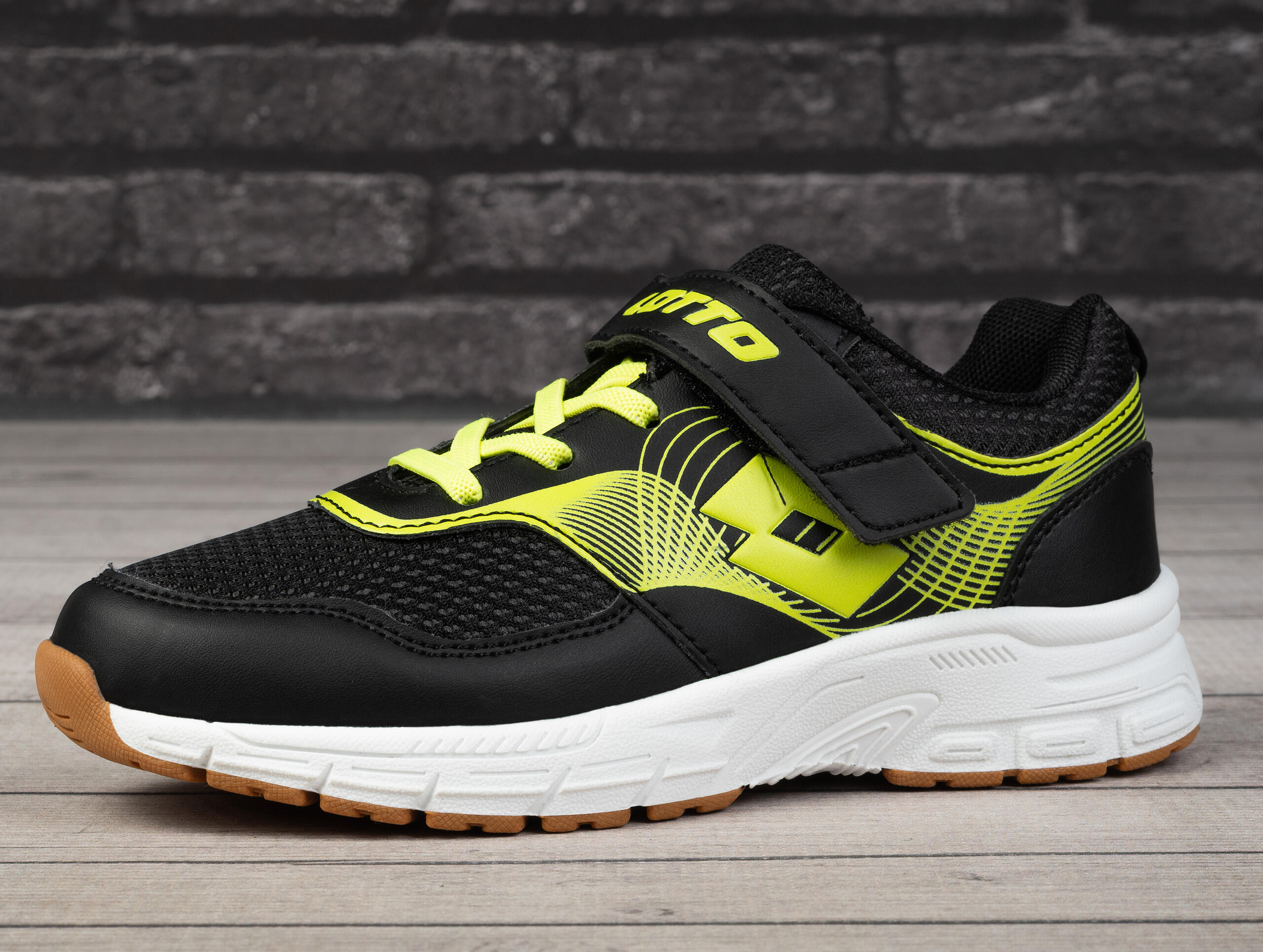 Buty dziecięce sportowe Lotto BUZZY K 3/7