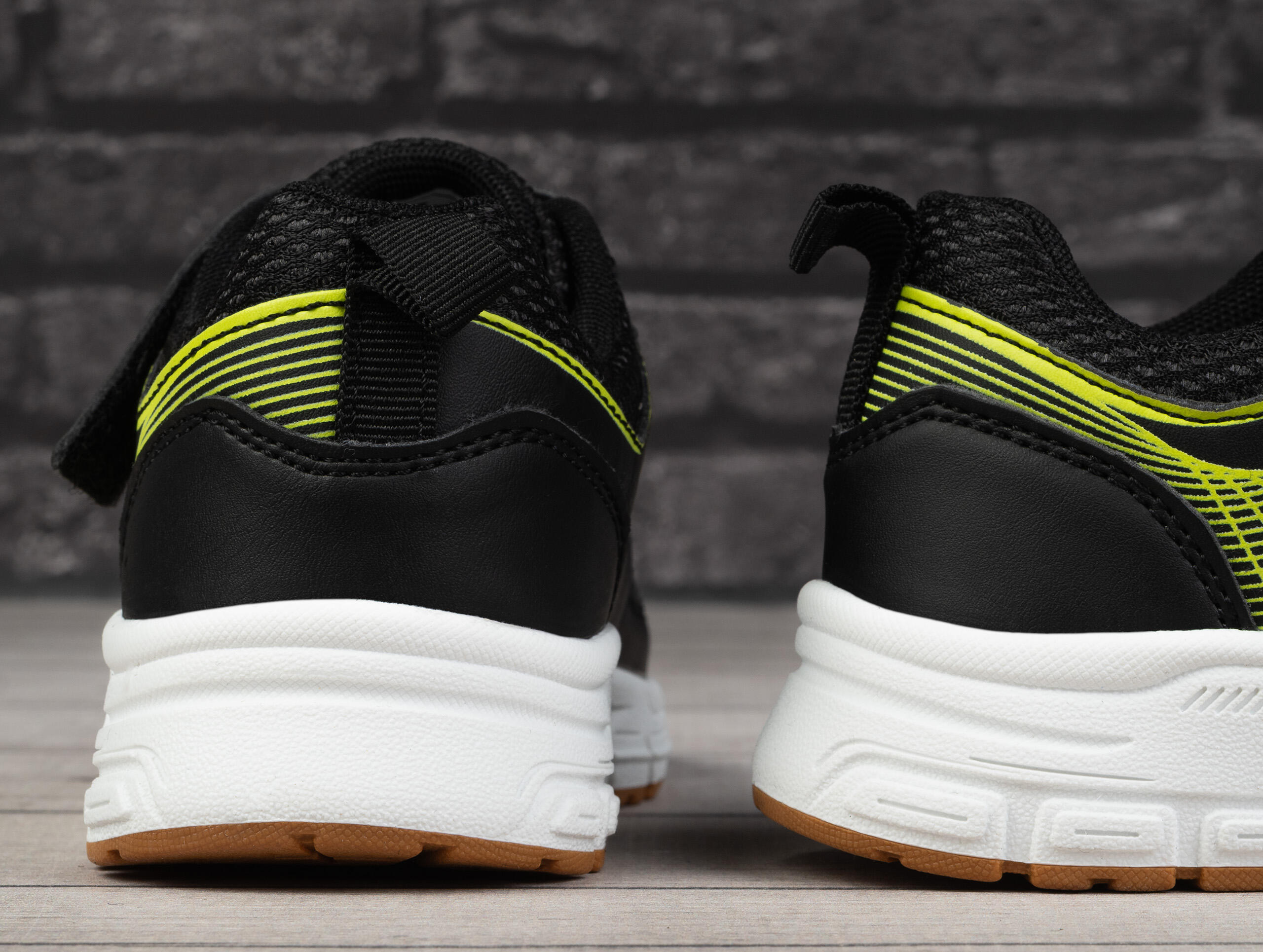 Buty dziecięce sportowe Lotto BUZZY K 4/7