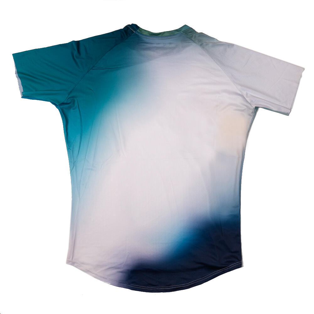 T-shirt légère et respirante de trail running, séchage rapide et tissu recyclé. 2/2