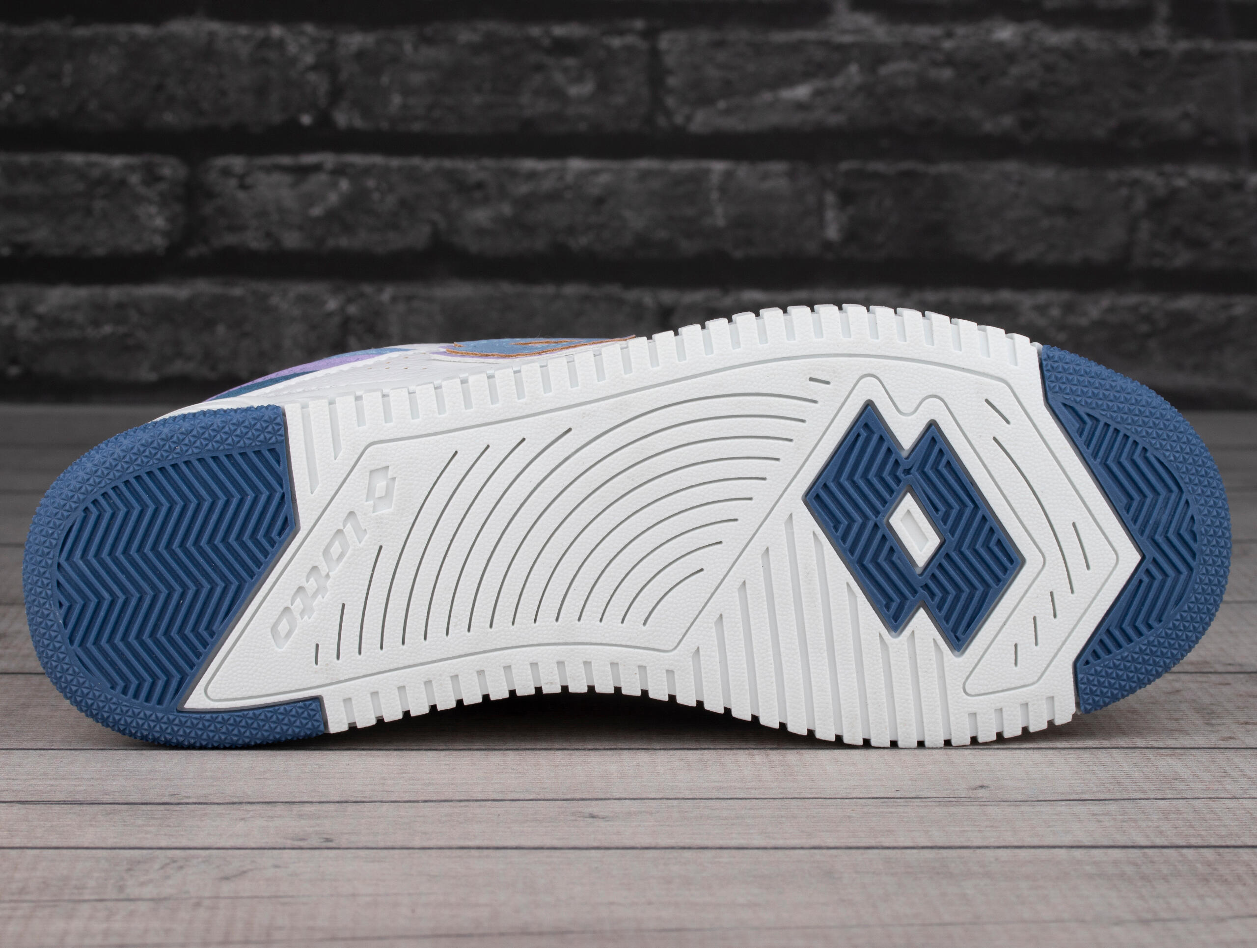 Buty damskie sportowe Lotto PINADEE 5/6