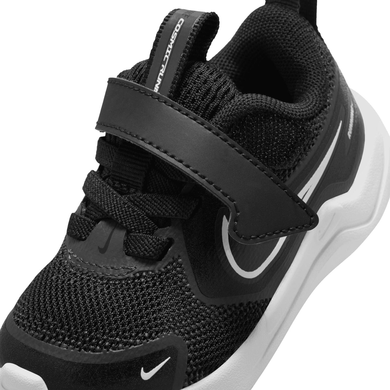 Zapatilla Multideporte para NIÑO NIKE  COSMIC RUNNER TD 5/5