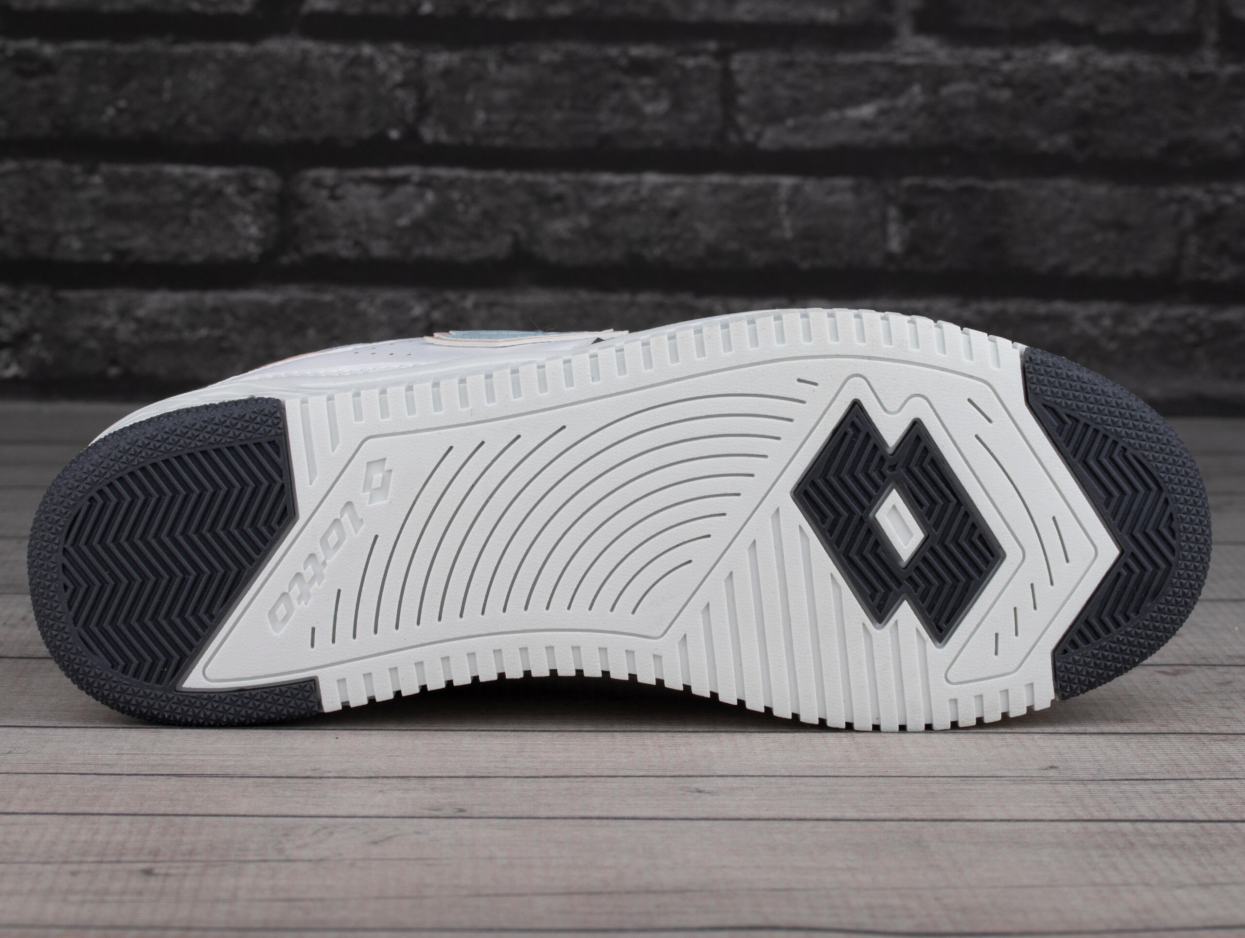 Buty damskie sportowe Lotto PINADEE 5/6