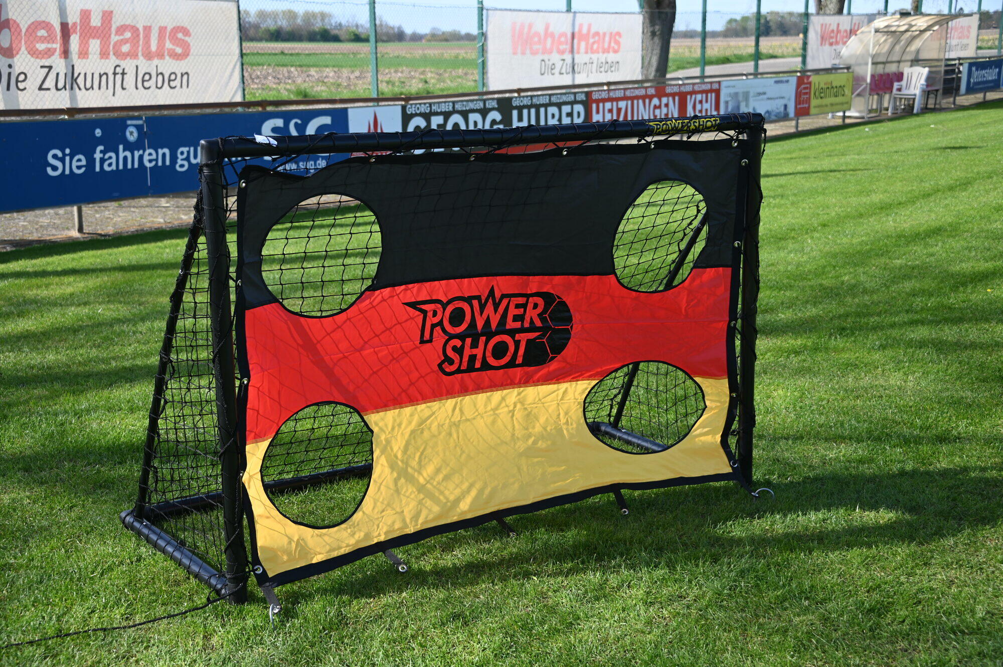 Baliza de futebol preta (1,8 x 1,2 m) + Parede de remate Alemanha 2/4