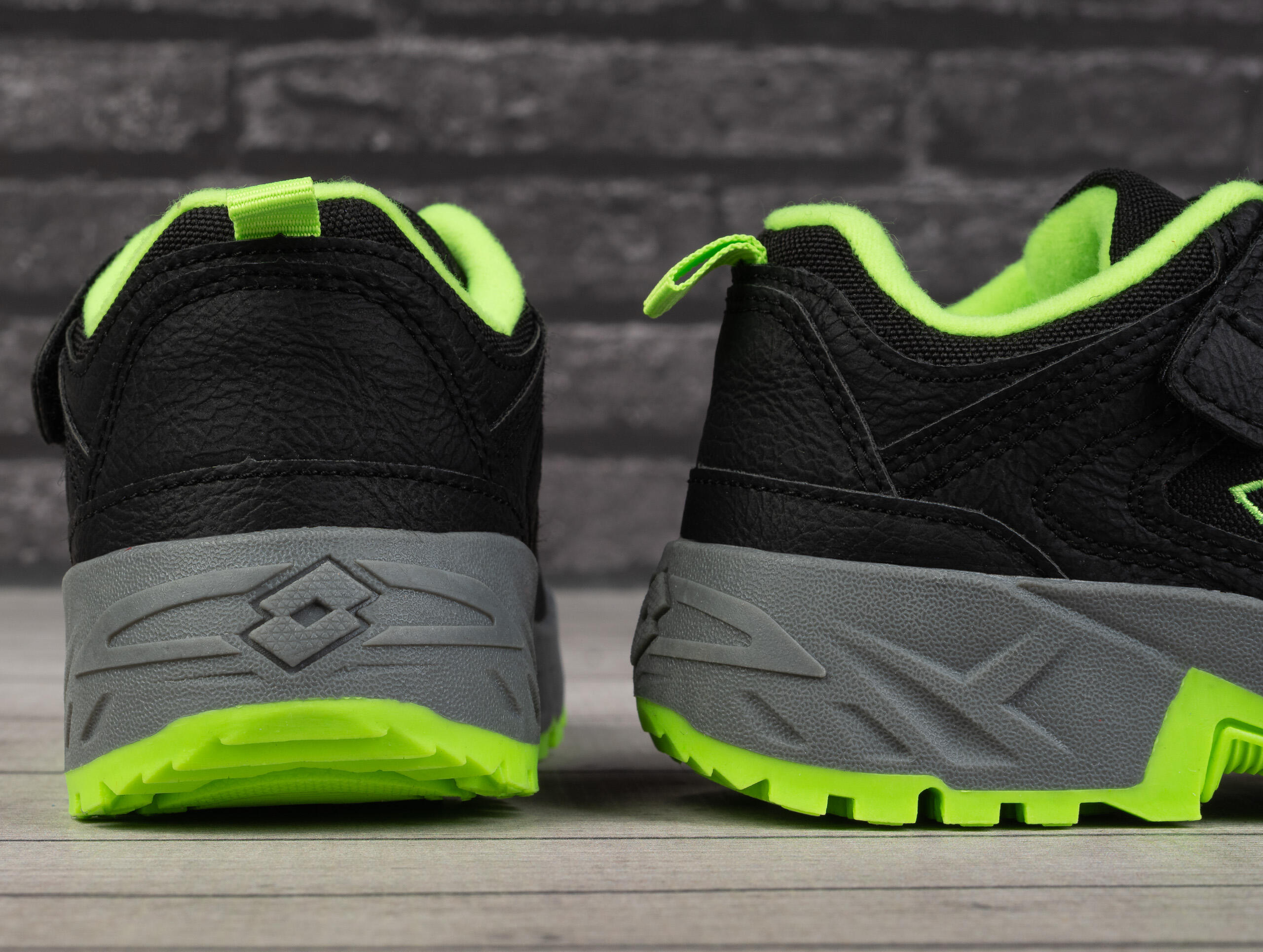 Buty dziecięce sportowe na rzep Lotto WOODLARK K 4/6