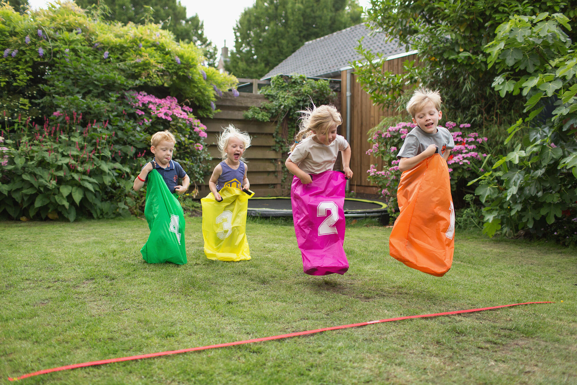 Feestkit spelset - buitenspellen voor verjaardag - zaklopen - blikgooien 2/6