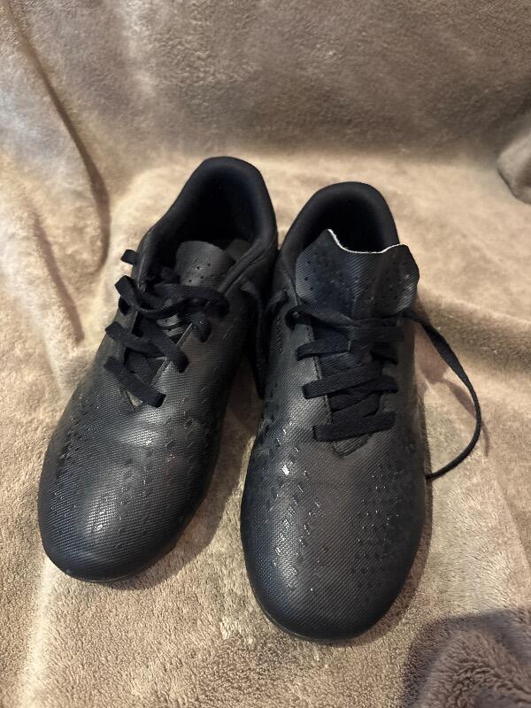 Tussen Particulieren - Adidas voetbalschoenen met noppen 35 2/4
