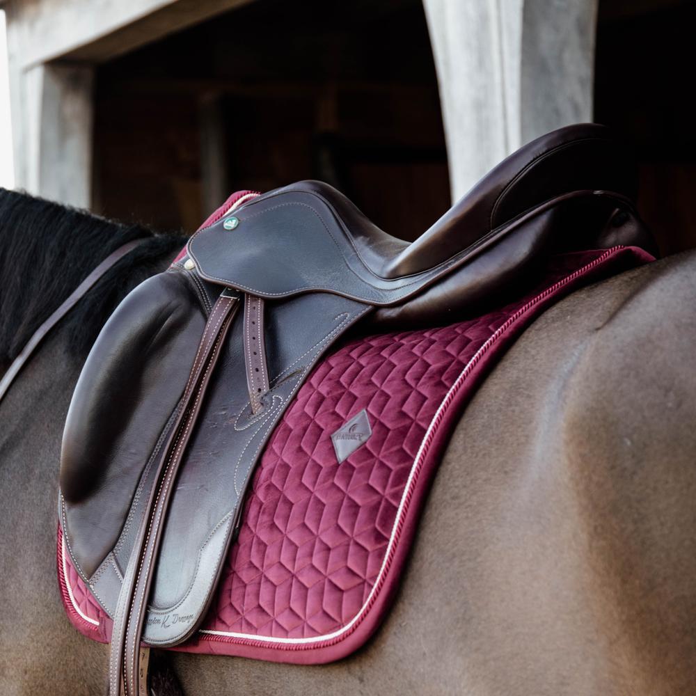 Tapis de selle dressage velours bordeaux 3/5