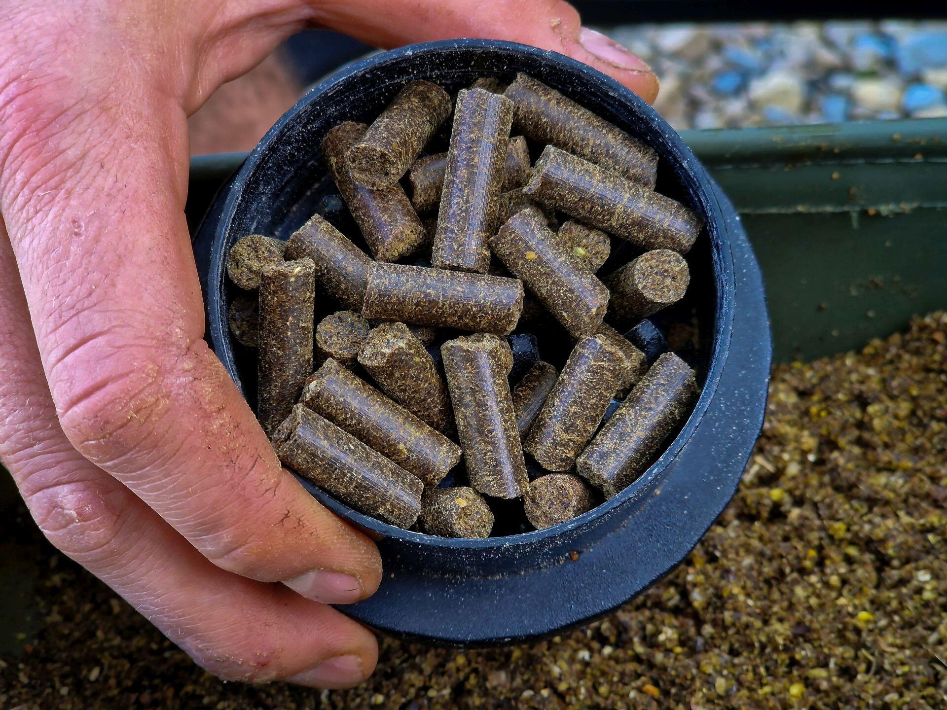 Pellet karpiowy Carp Food Natural 8mm/5kg Konopie 3/7