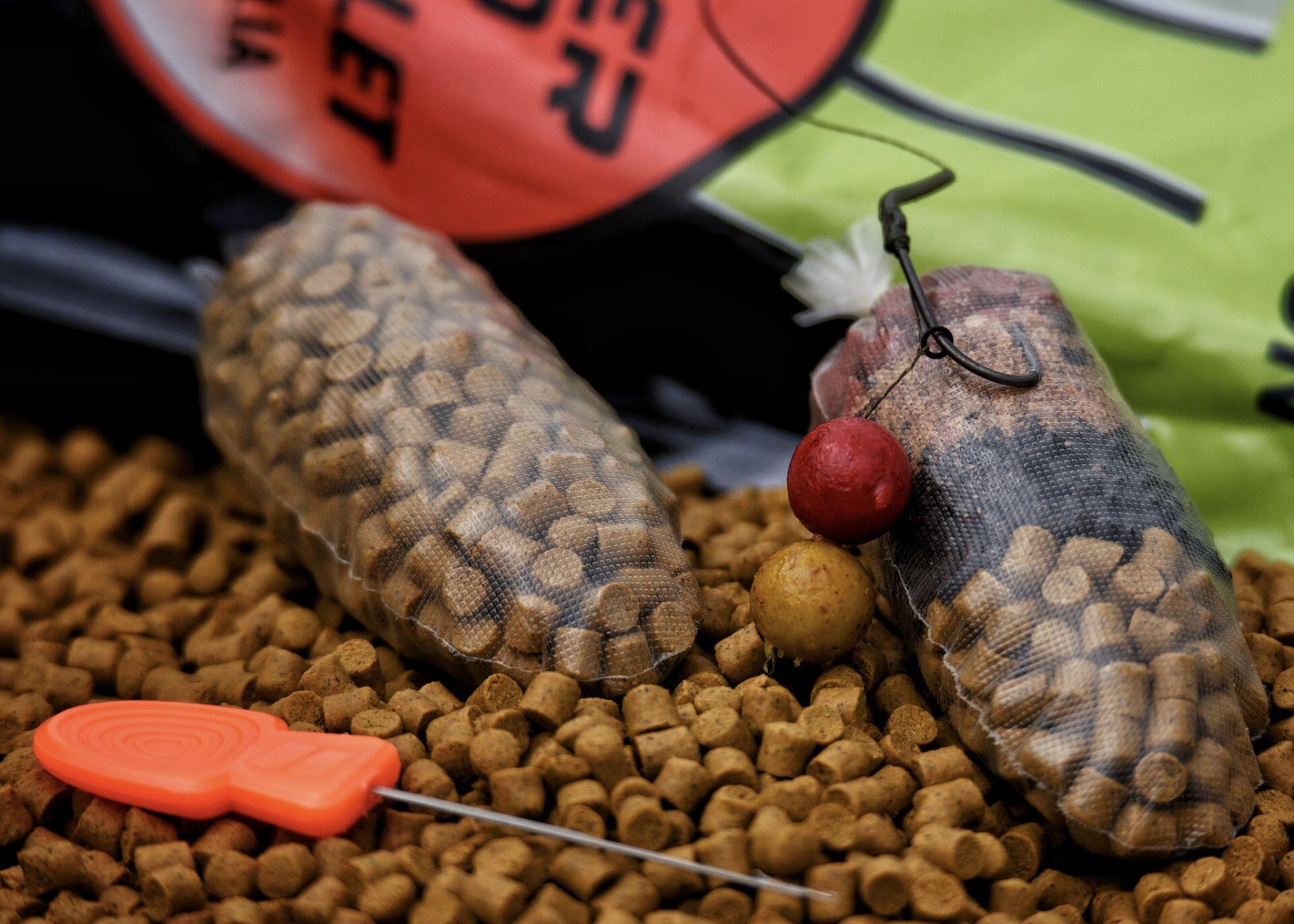 Micro-pellet karpiowy SuperFeed 2 mm / 1 kg – Zestaw Robin Red (3 sztuki)