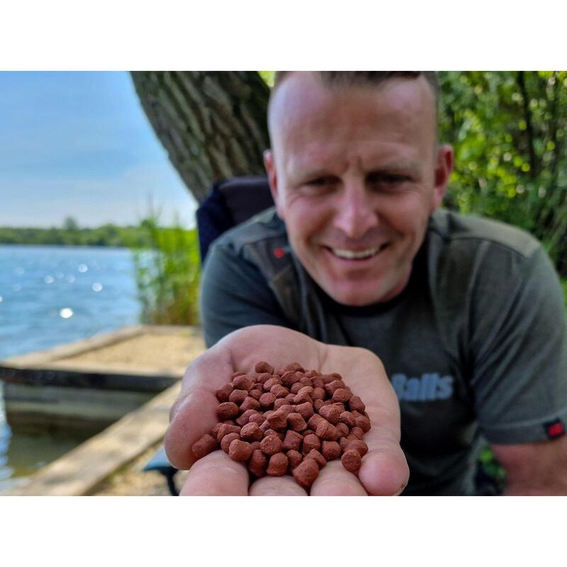 Micro-pellet karpiowy SuperFeed 2mm/1kg Squid&Chili