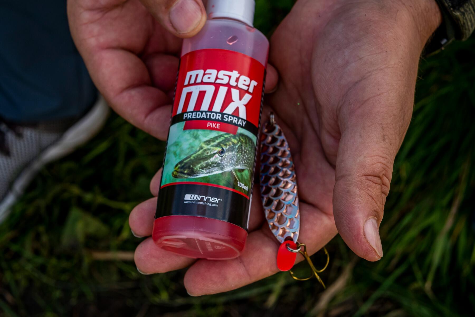 Atraktor na drapieżniki w sprayu 100ml Szczupak