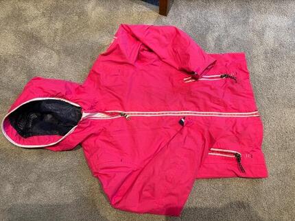 Entre Particuliers - Veste imperméable 6 ans