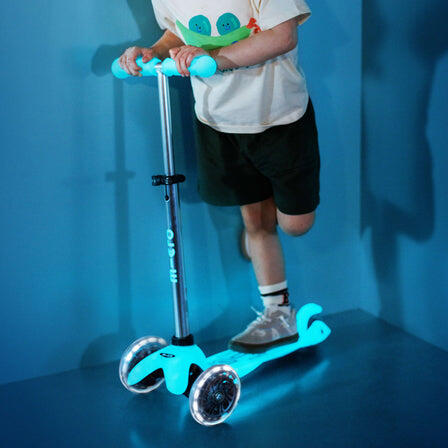 Patinete Scooter 3 Ruedas Micro Mini Deluxe LED Glow aqua 6/7