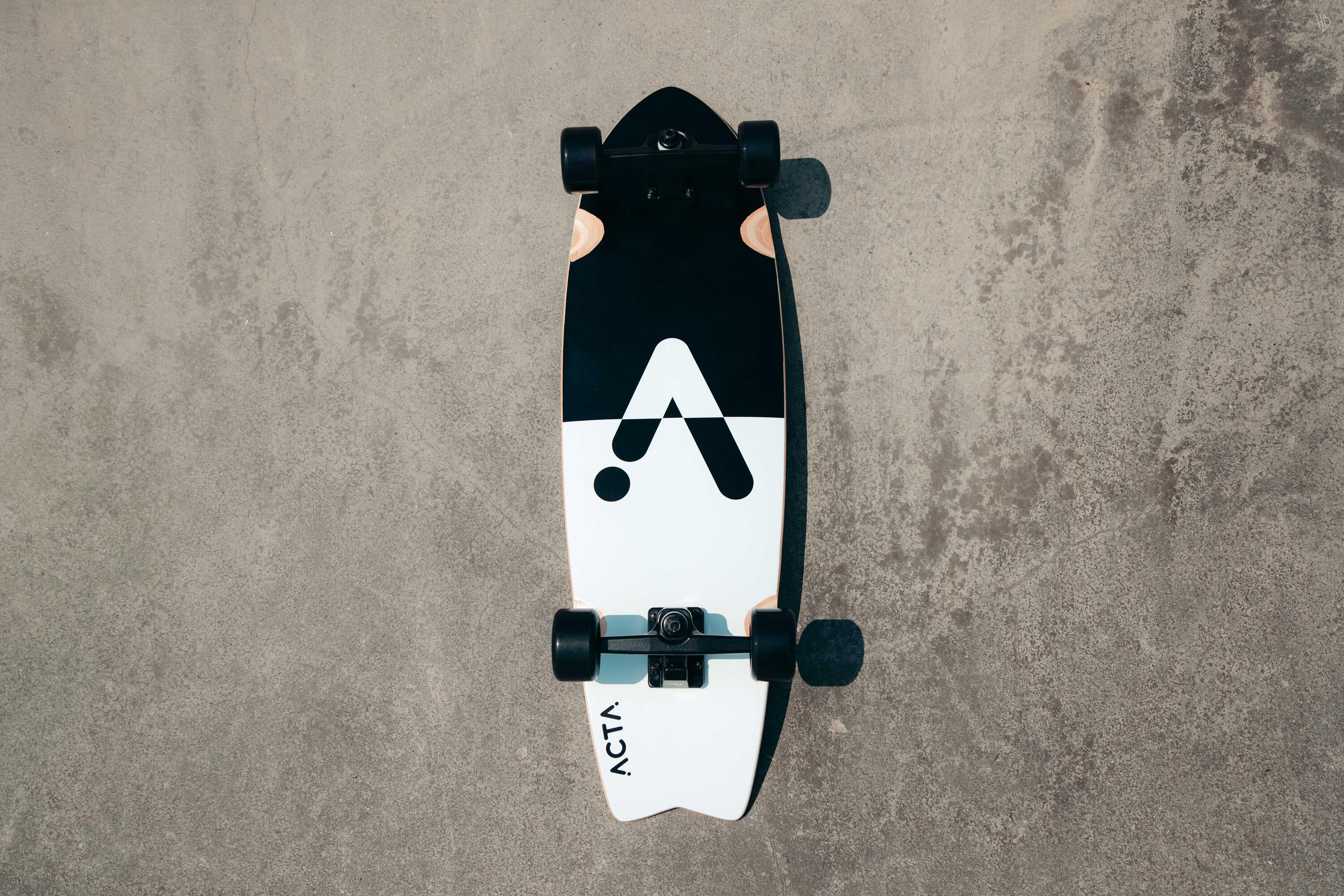 Surfskate Upside Down 32" – Noir & Blanc - Pour pumptrack, cruising et carv 3/9