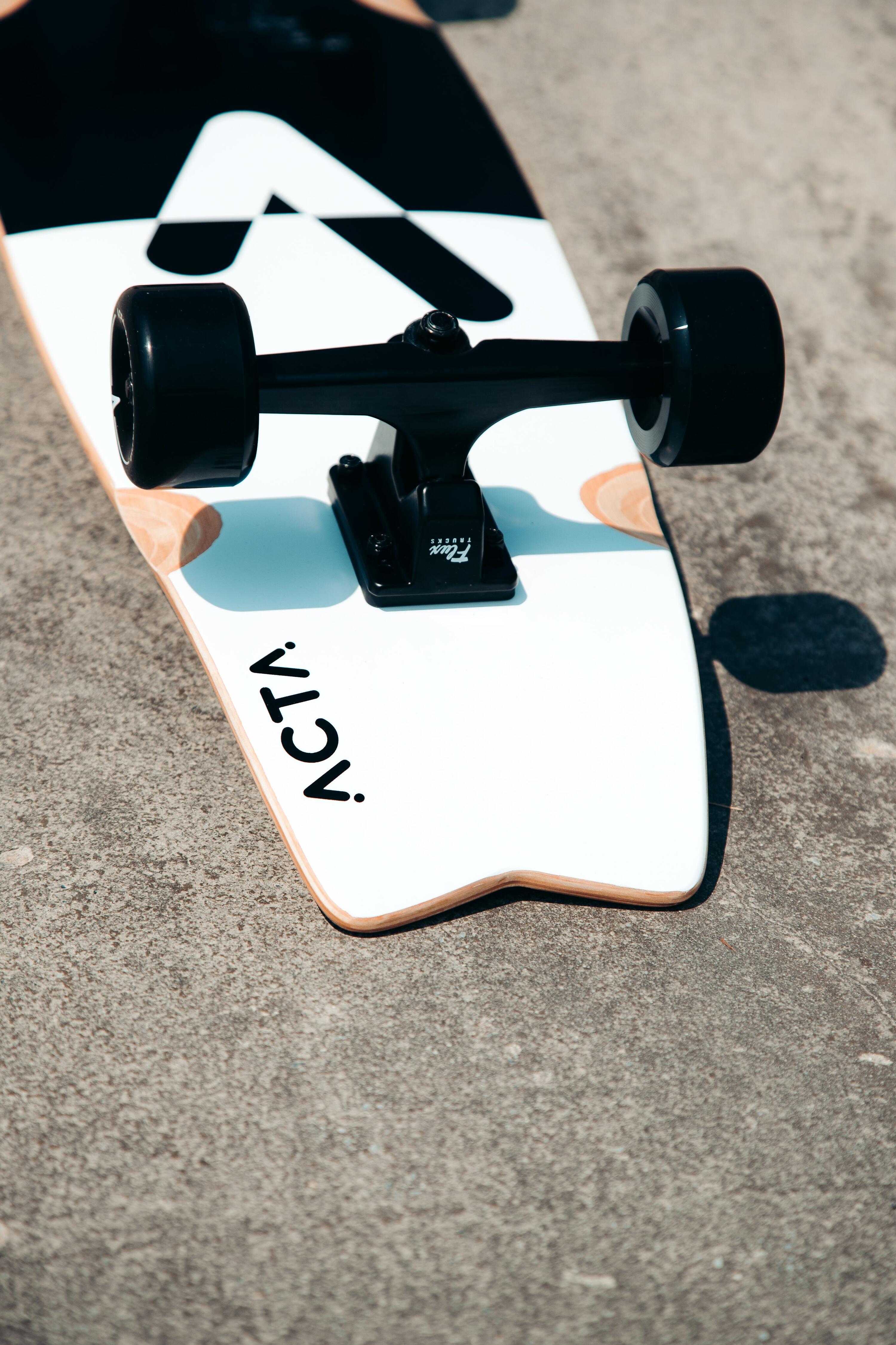 Surfskate Upside Down 32" – Noir & Blanc - Pour pumptrack, cruising et carv 2/9