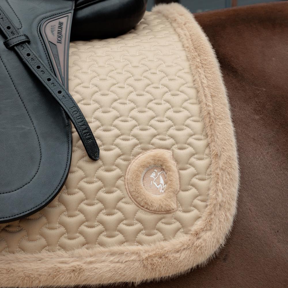 Tapis de Selle Fake Fur Plaited Quilt dressage beige 4/4