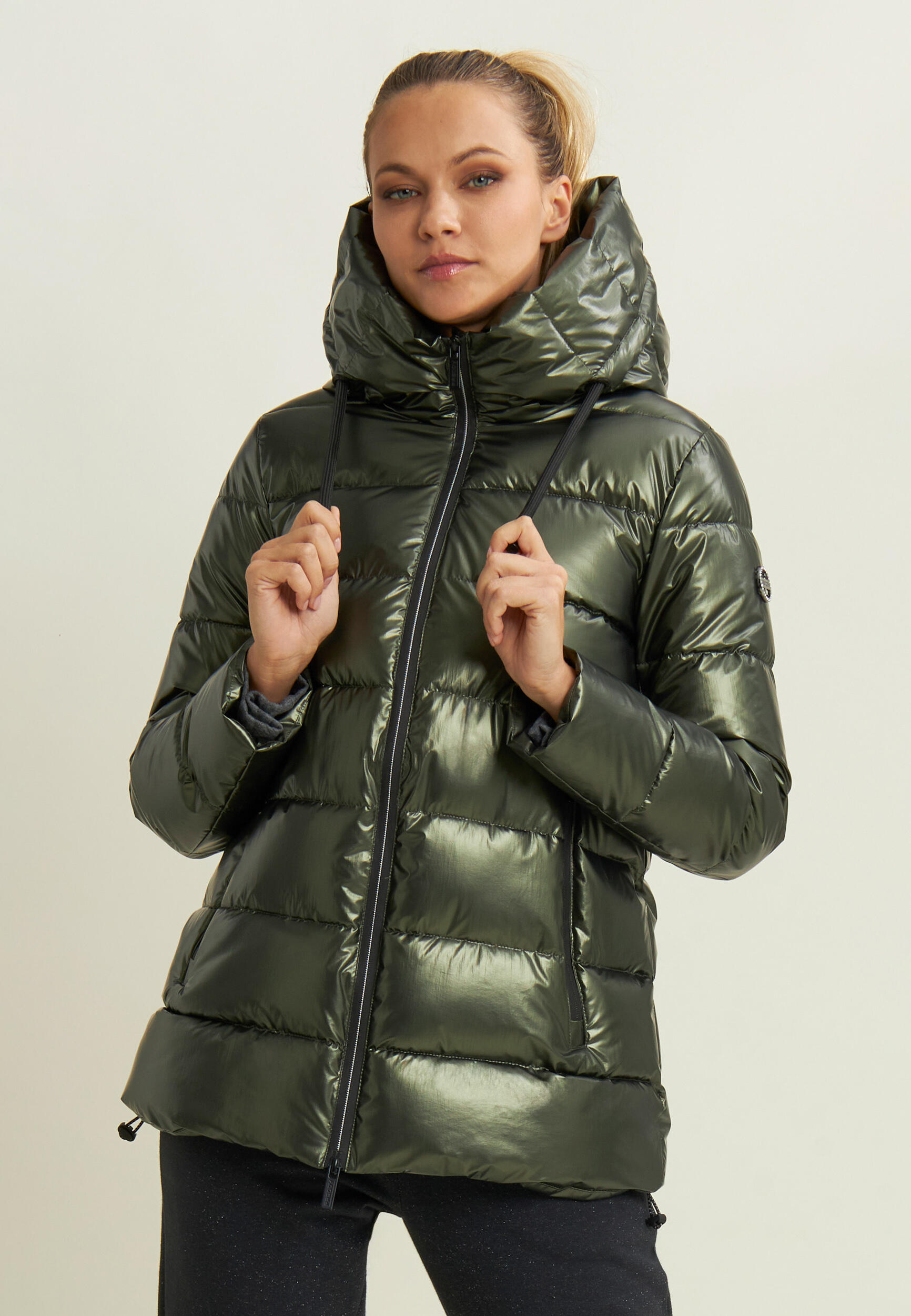 Doudoune pour femmes brillante avec capuche protectrice et cordon 2/5