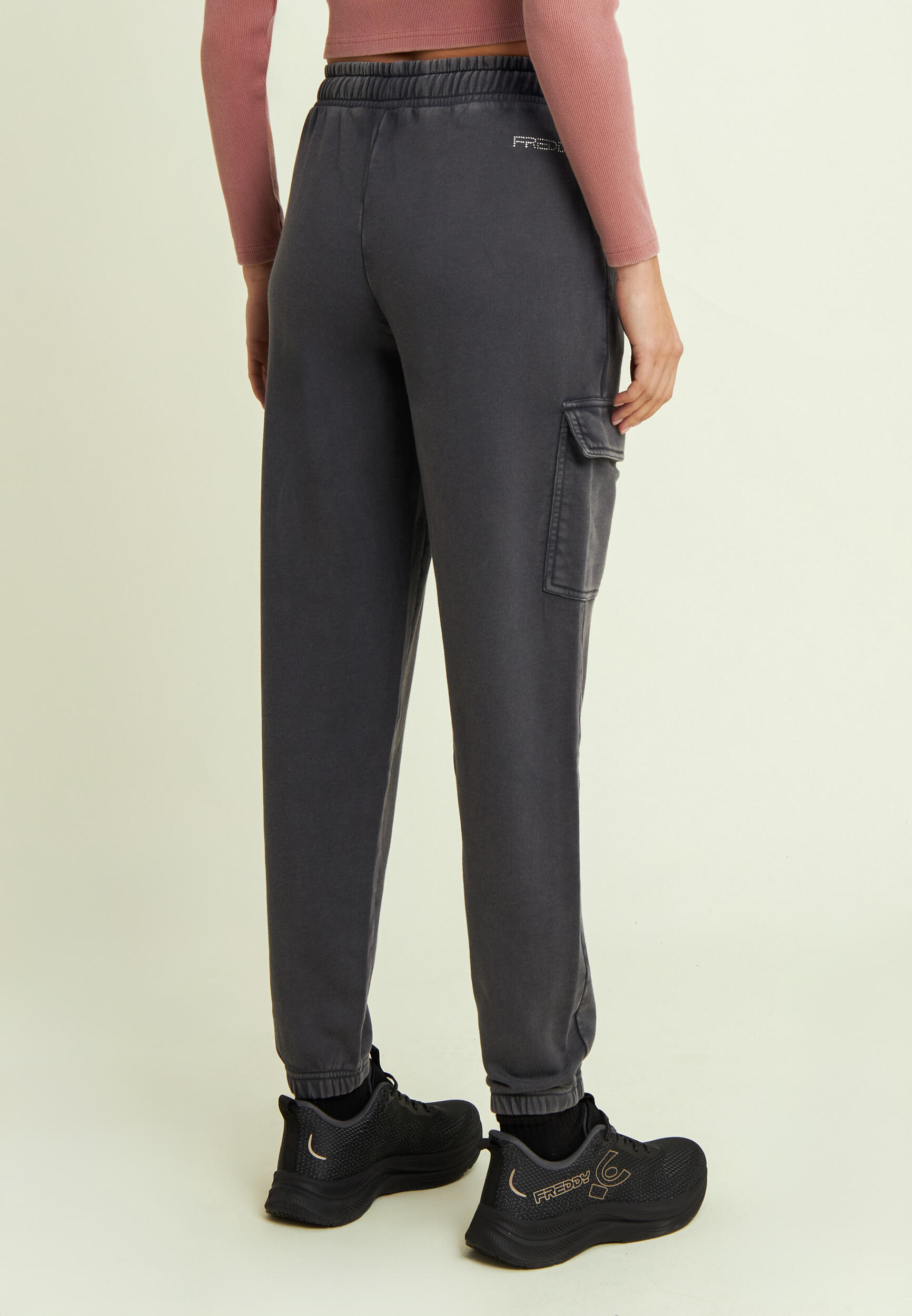 Pantaloni cargo in french terry da donna con grafica Disney 3/4