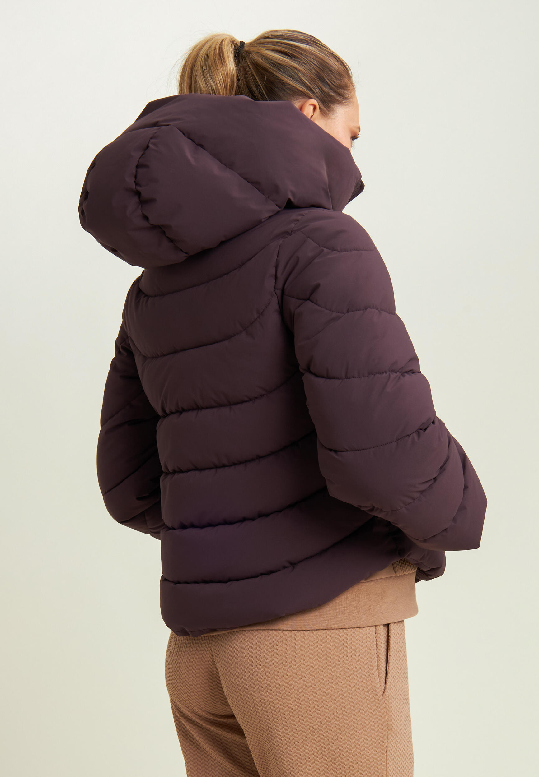 Doudoune cropped pour femmes avec manches évasées 3/4