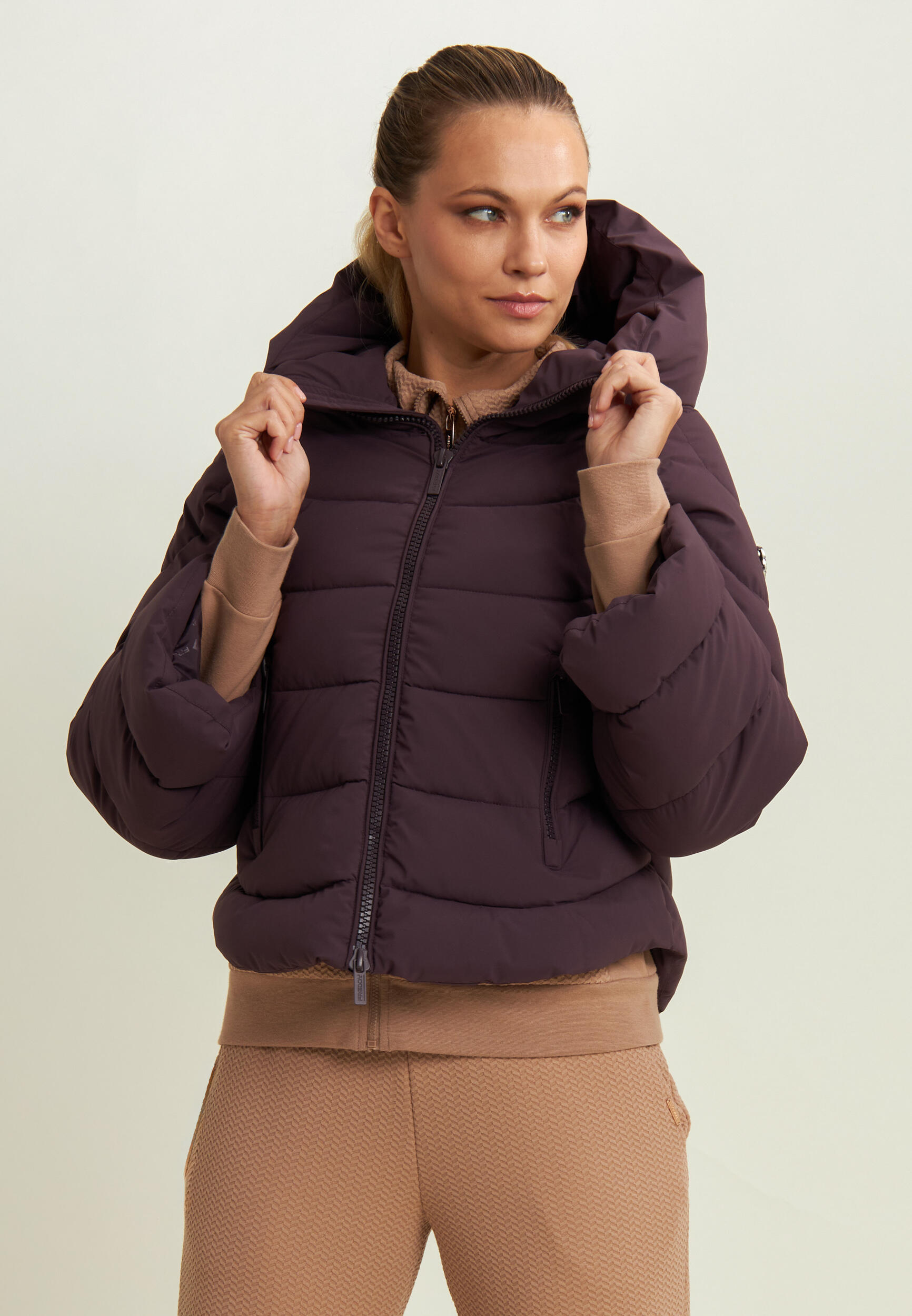 Doudoune cropped pour femmes avec manches évasées 2/4