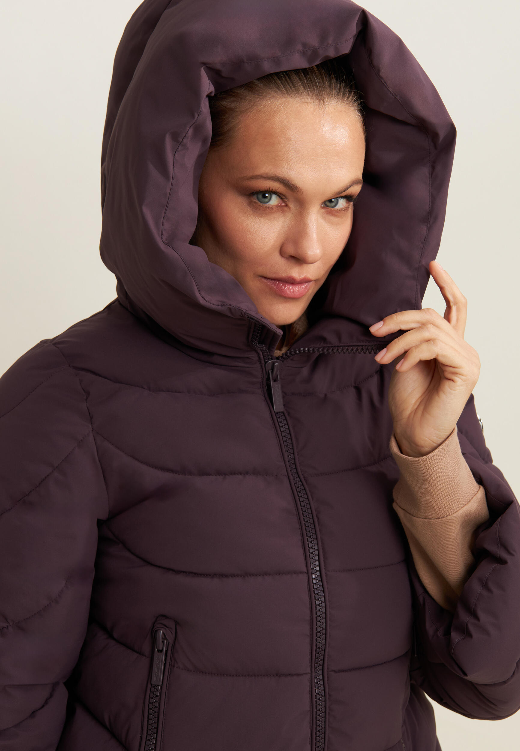 Doudoune cropped pour femmes avec manches évasées 4/4