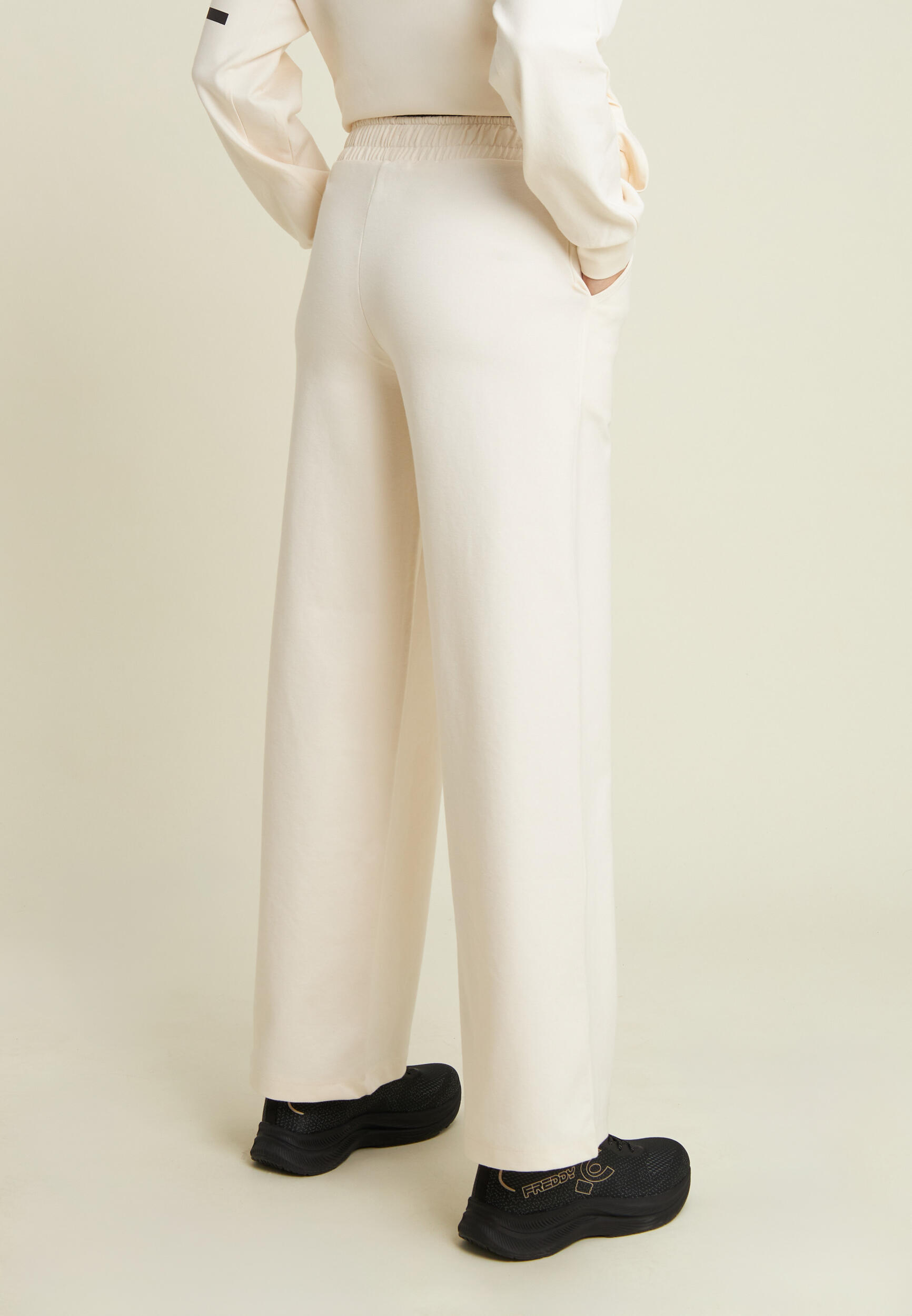 Pantalon pour femmes ample avec broderie 3/4