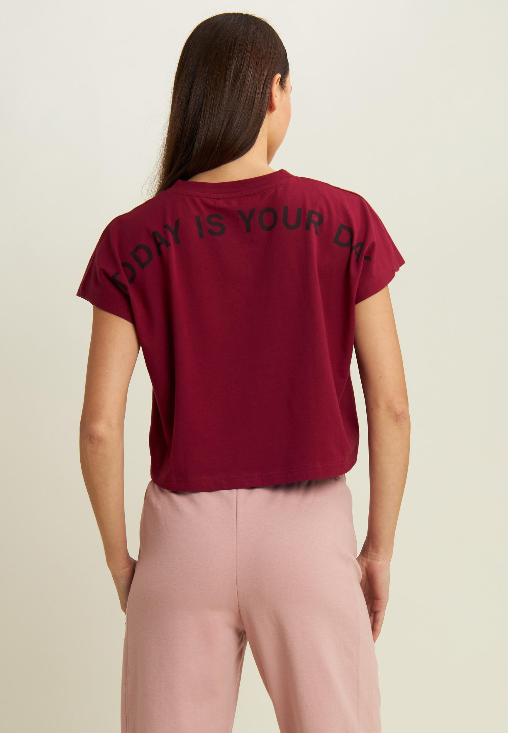 T-shirt pour femmes avec imprimé sur l’épaule 3/4