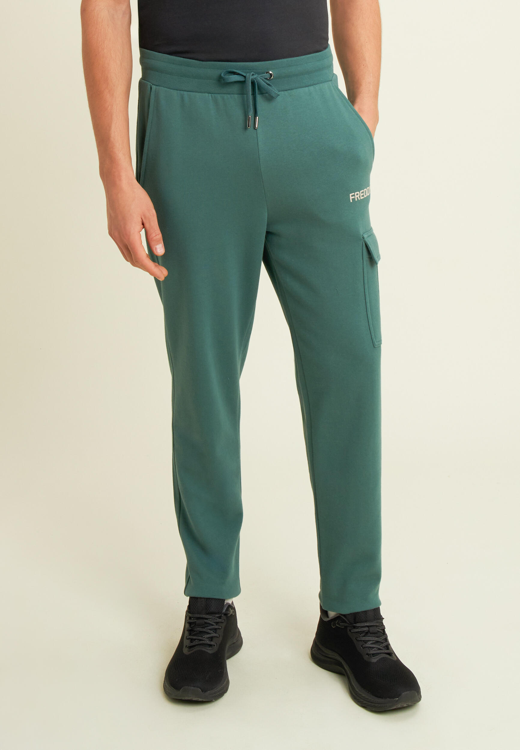 Pantalón cargo de felpa con bolsillo de parche 2/4