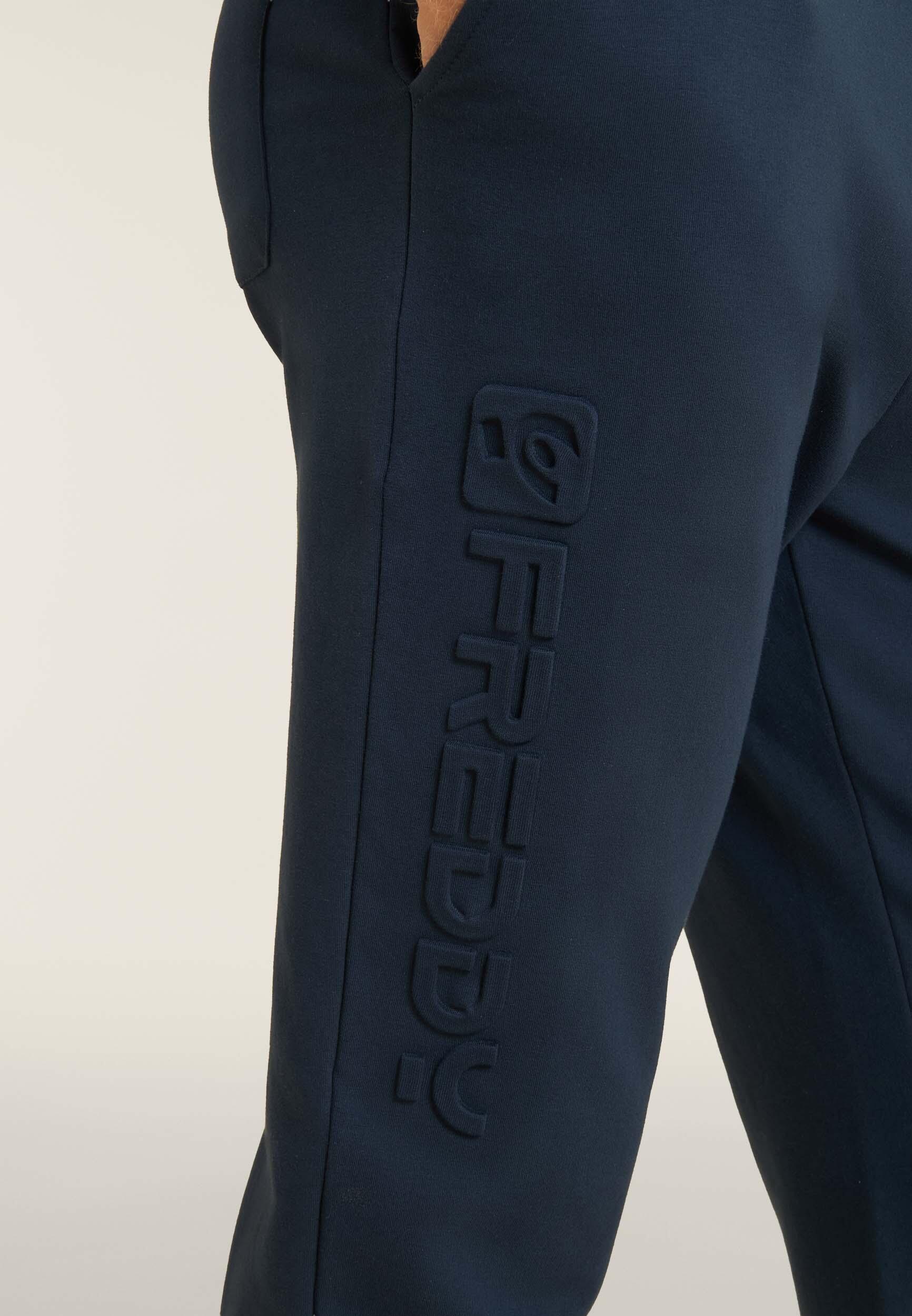 Pantalón slim en tejido interlock con maxilogotipo en relieve 4/4
