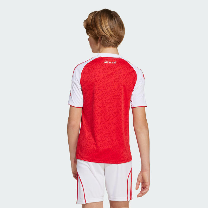 Tricou Arsenal 25/26 pe teren propriu