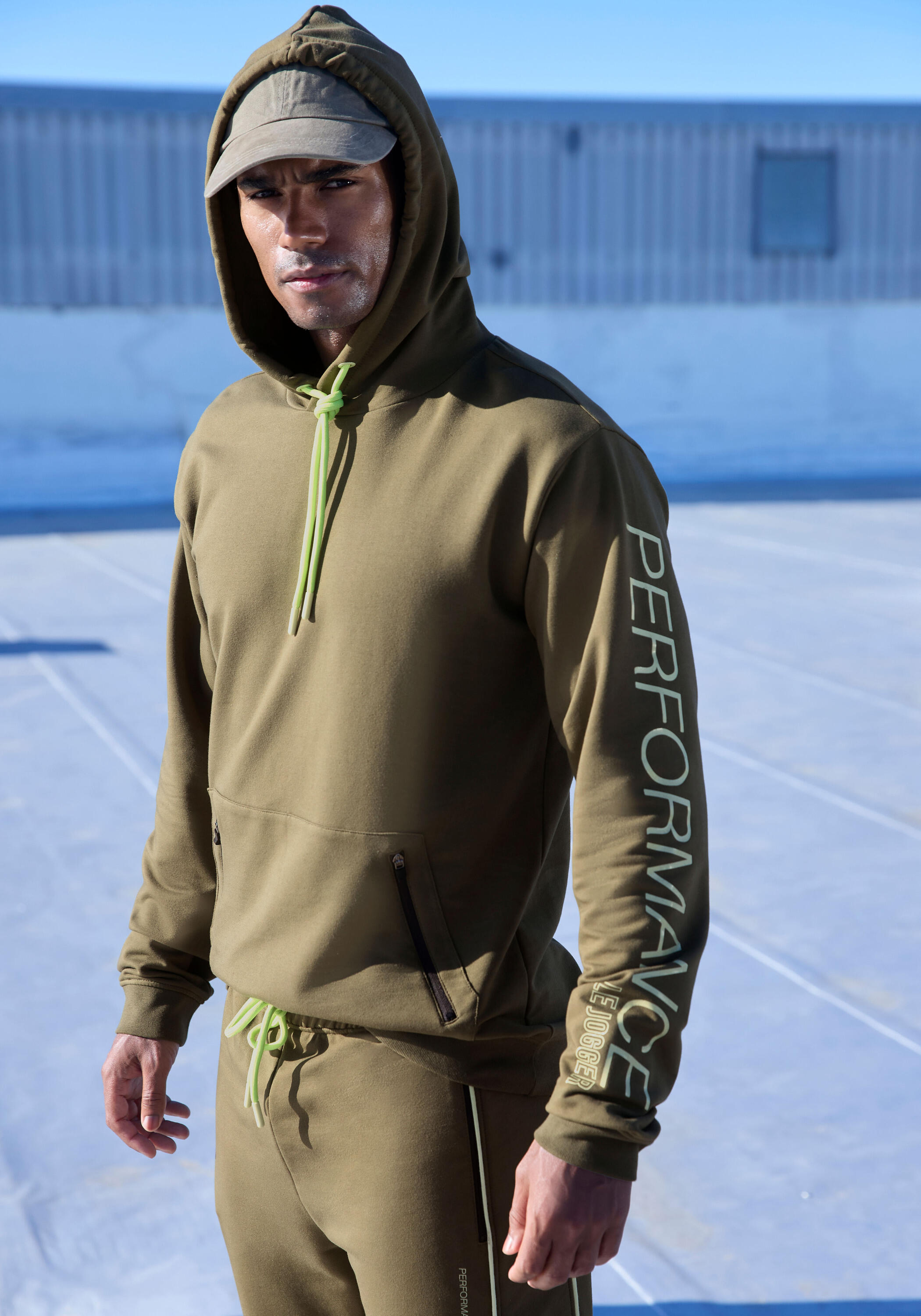 AUTHENTIC LE JOGGER picture