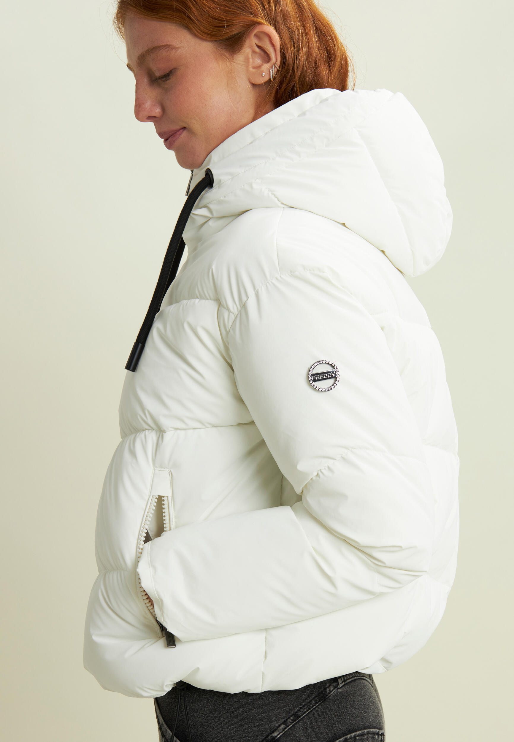 Doudoune cropped pour femmes avec col montant et cordon réglable 4/5