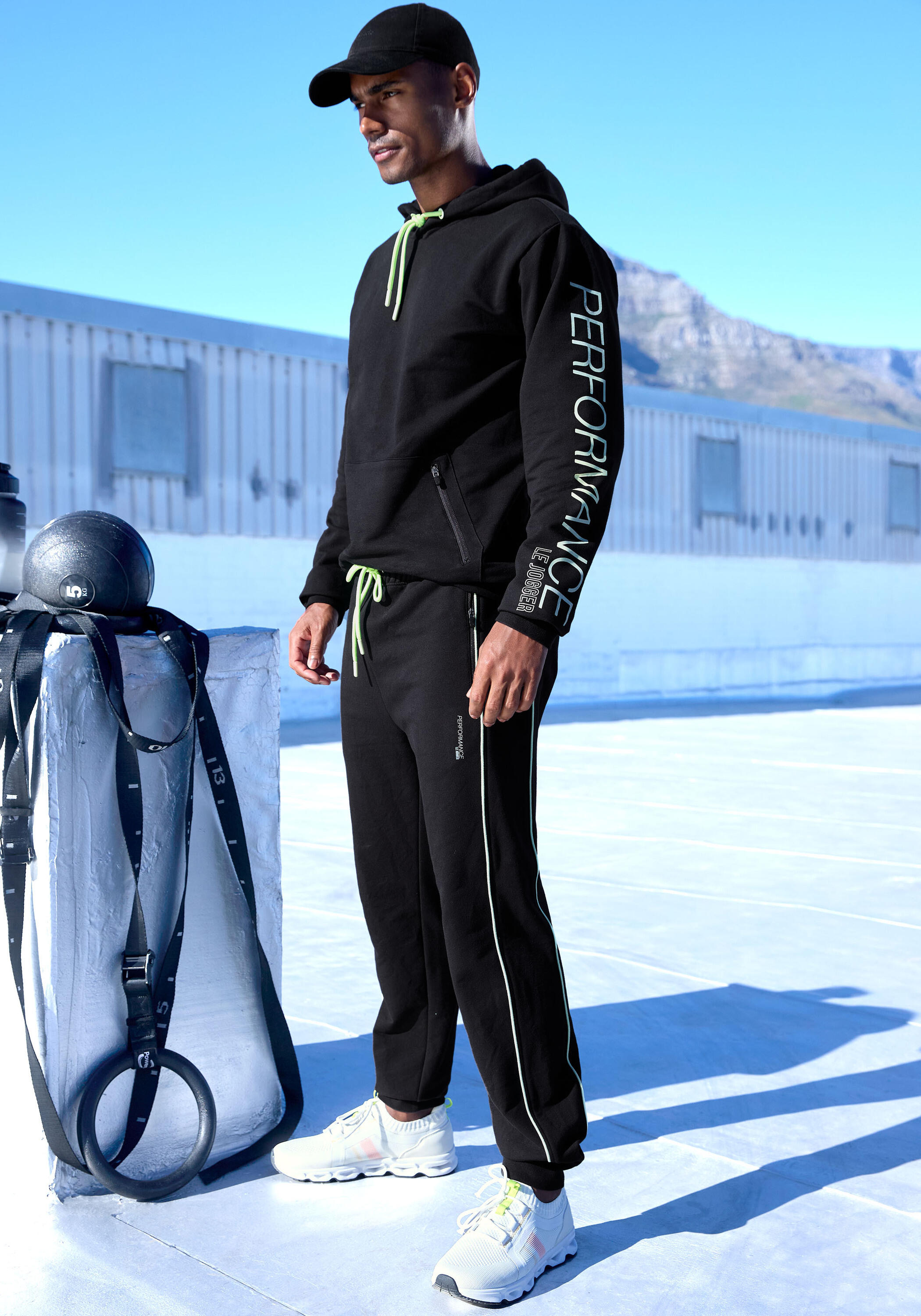 AUTHENTIC LE JOGGER picture