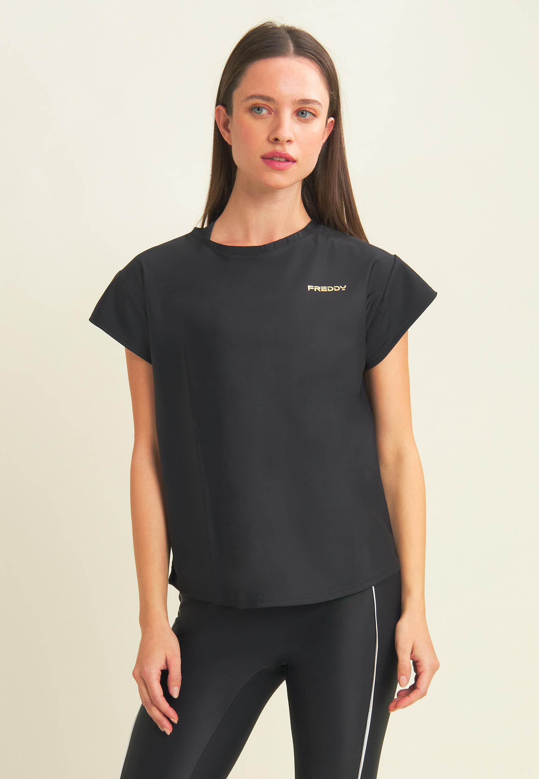 T-shirt technique avec manches à ailettes et passepoils contrastés 2/4
