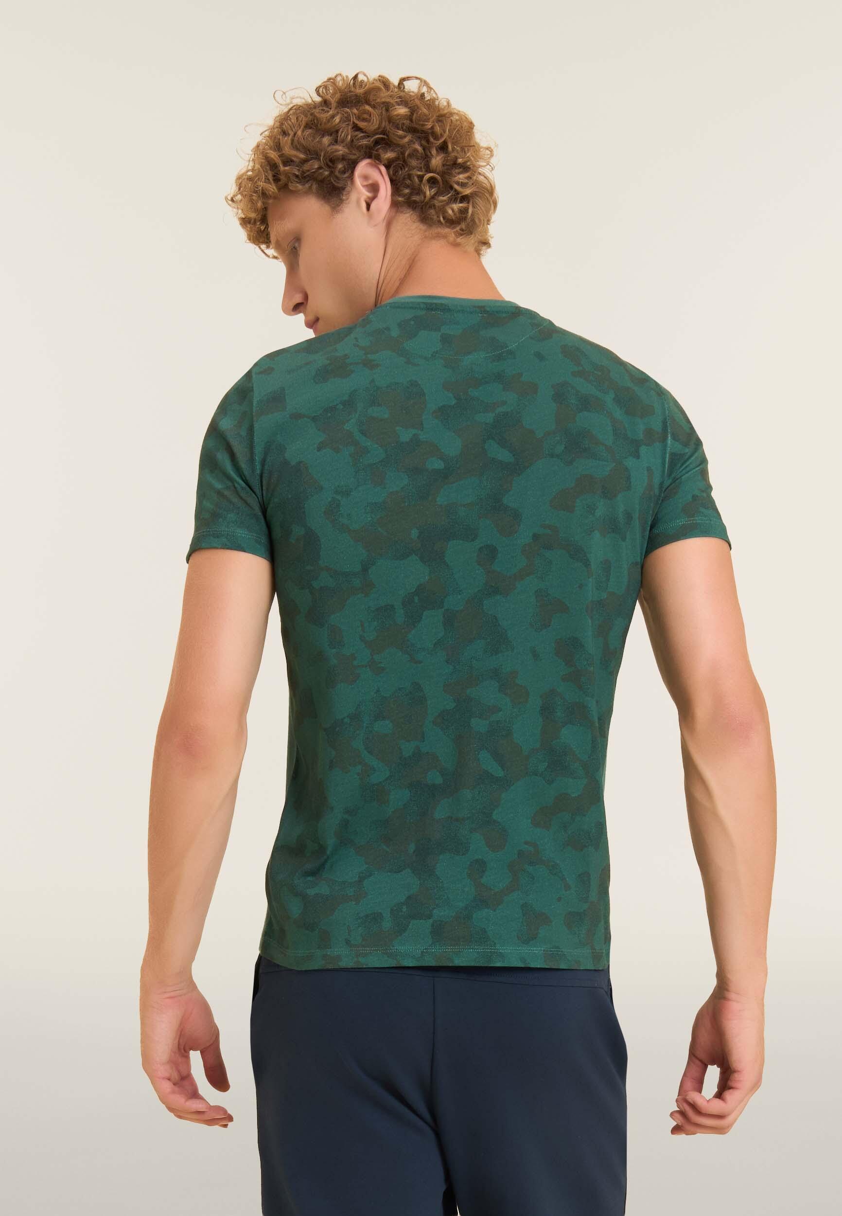 T-shirt camouflage con fondo tinta unita e logo cuore 3/4