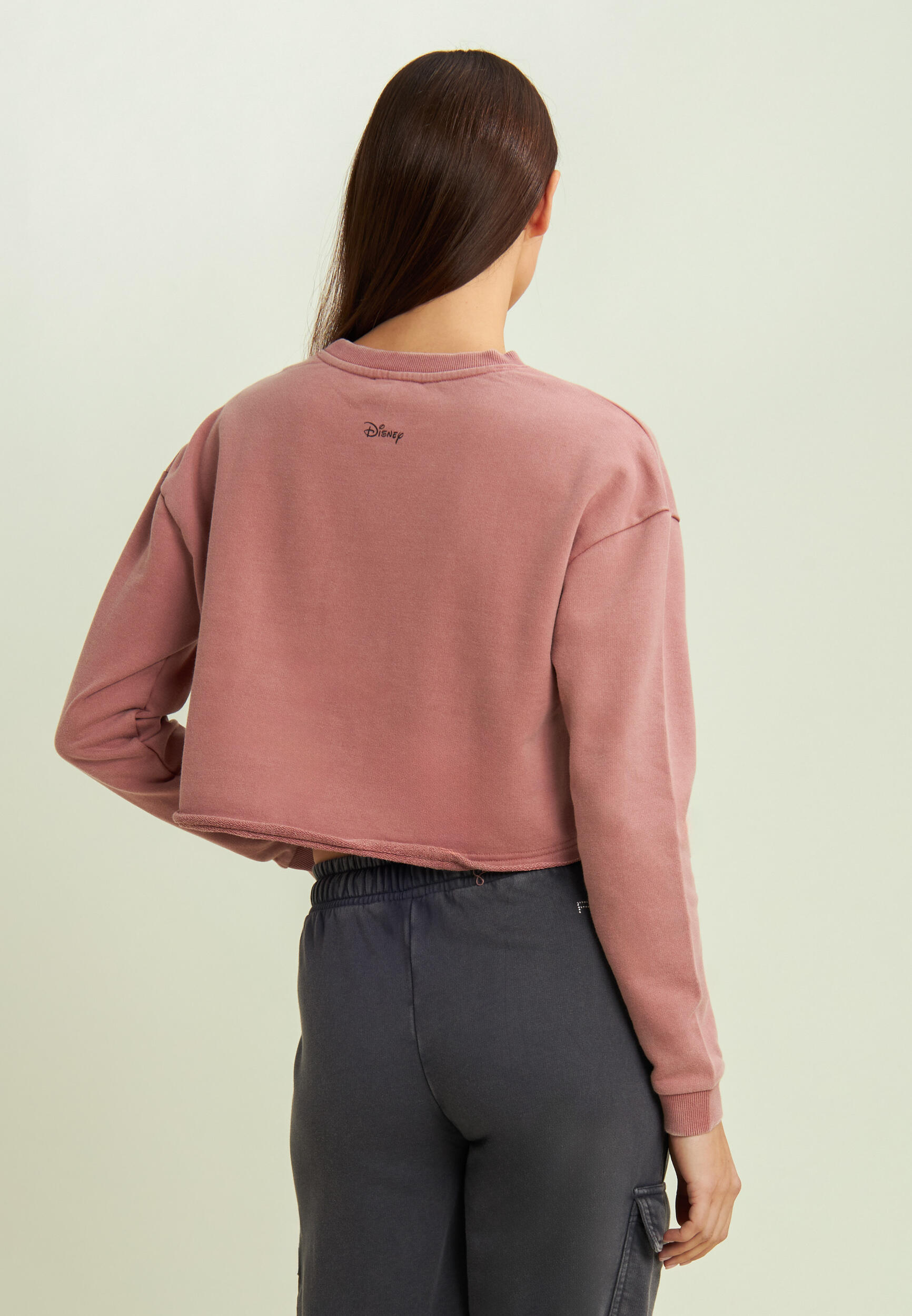 Felpa cropped da donna con grafica Disney e taglio a vivo 3/4