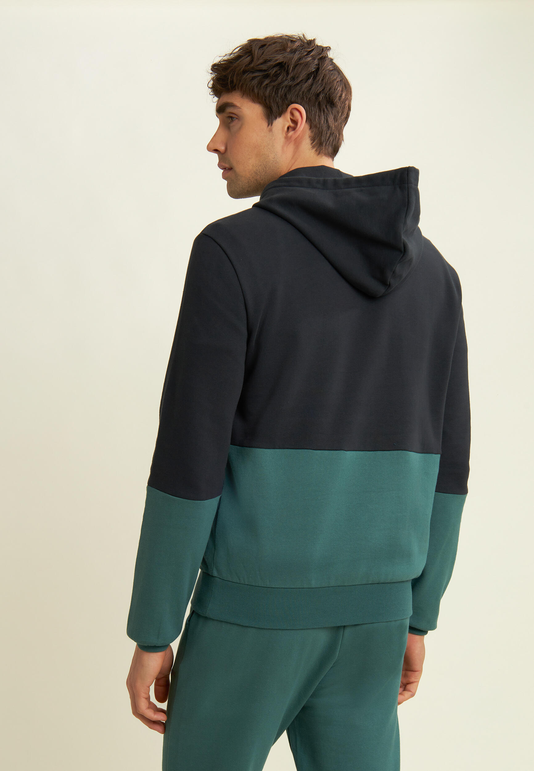 Sweat-shirt à capuche en jersey à détails colorés 3/4