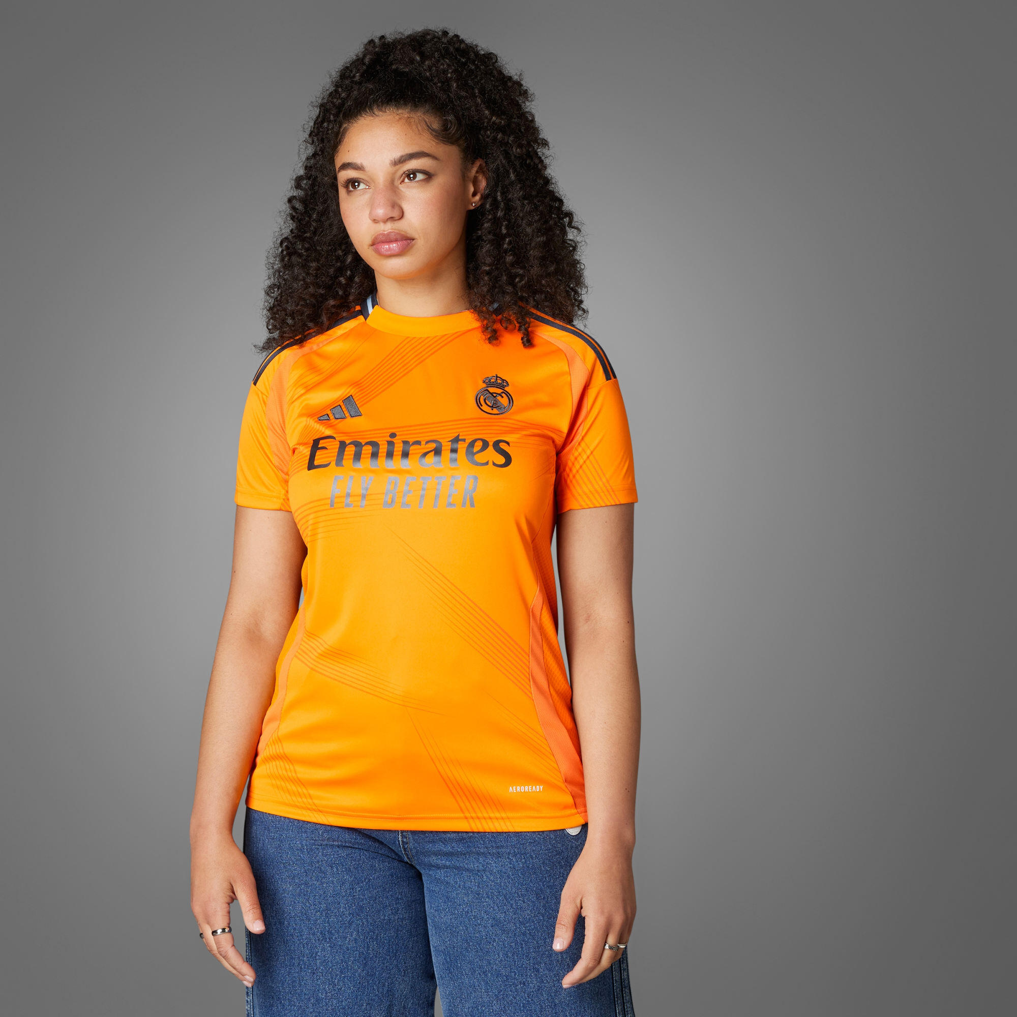 Echipament Real Madrid 24/25, pentru meciurile în deplasare 3/15