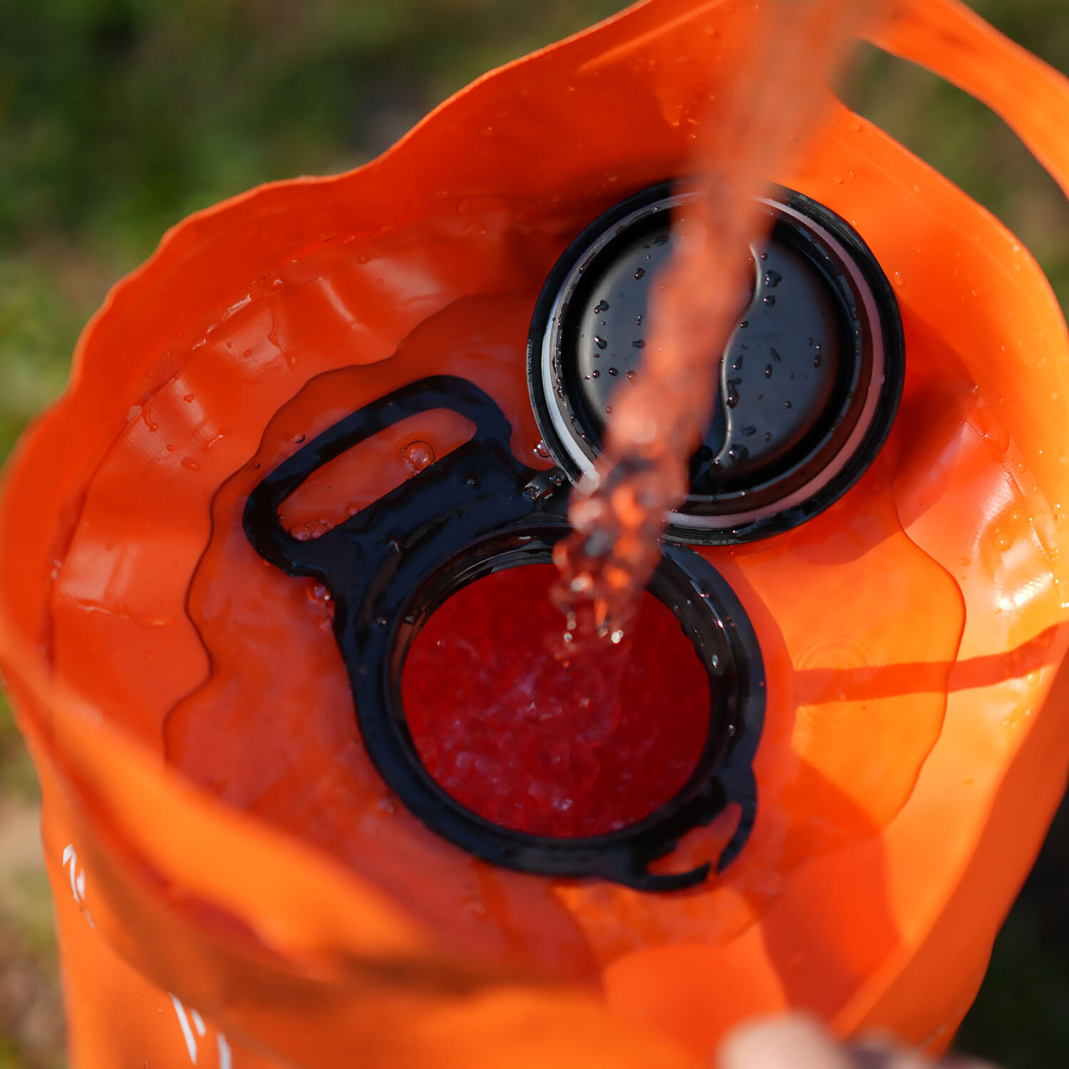 Malá bateriová sprcha s nádrží Flextail TINY Shower Bucket 6/8