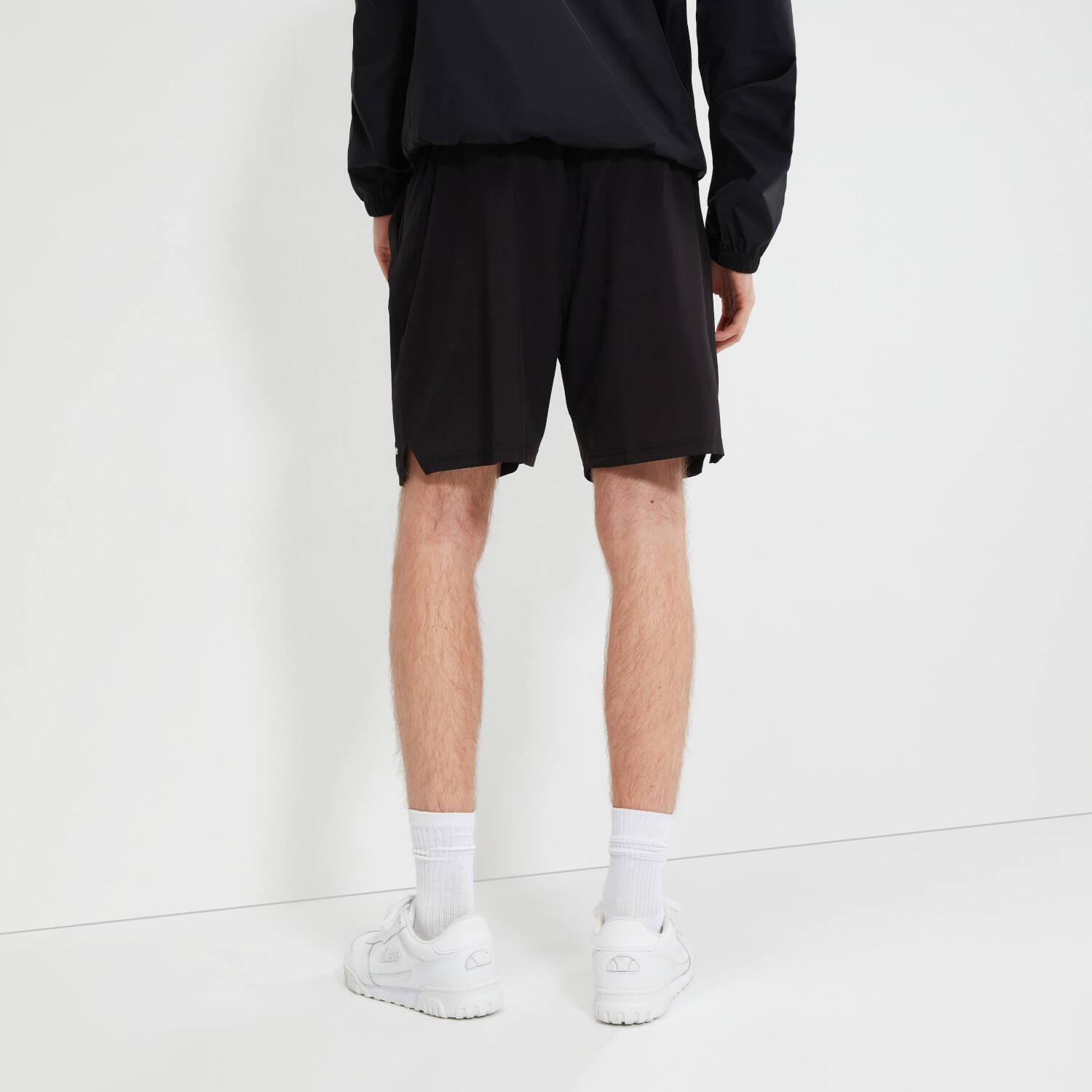 Pantalon corto Ellesse modelo SXG09889-BLACK para hombre 2/4