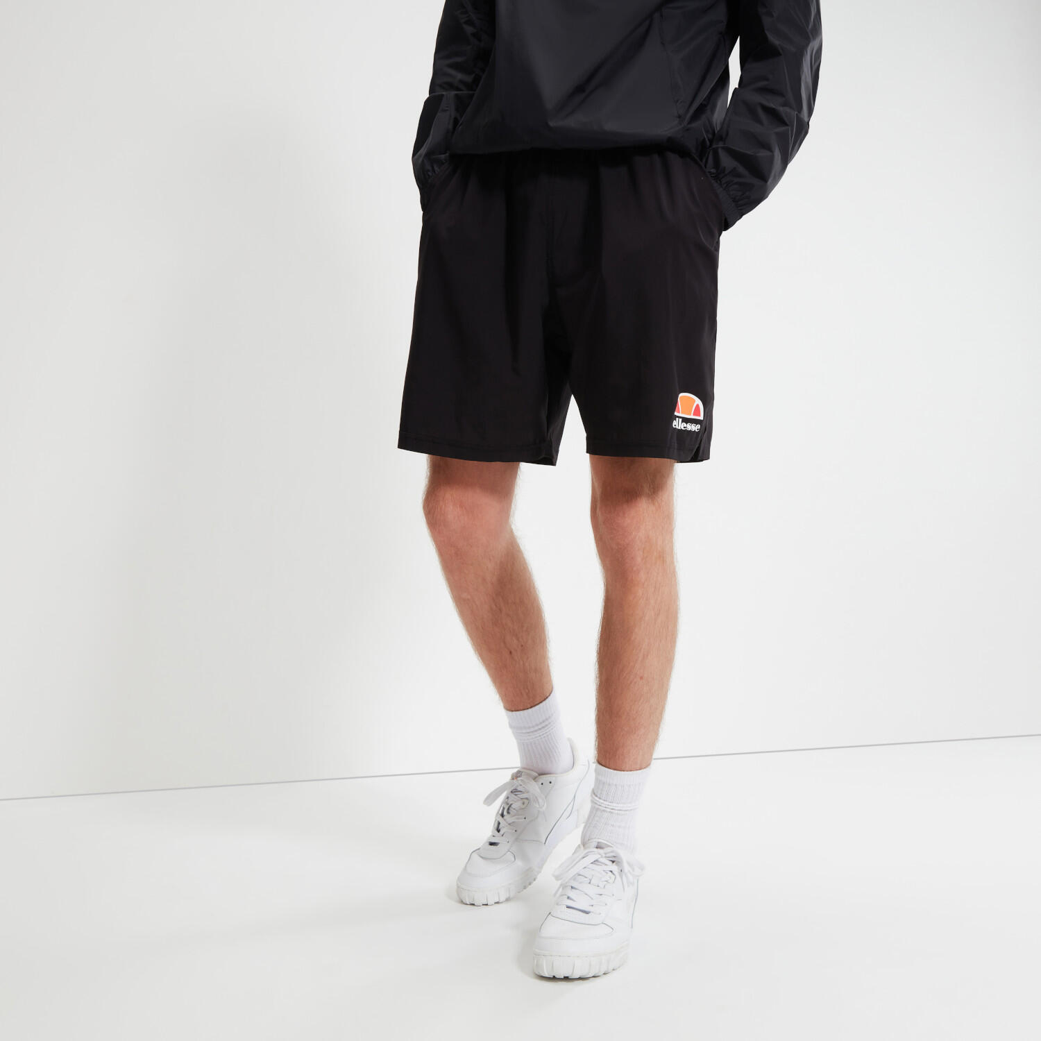 Pantalon corto Ellesse modelo SXG09889-BLACK para hombre 1/4